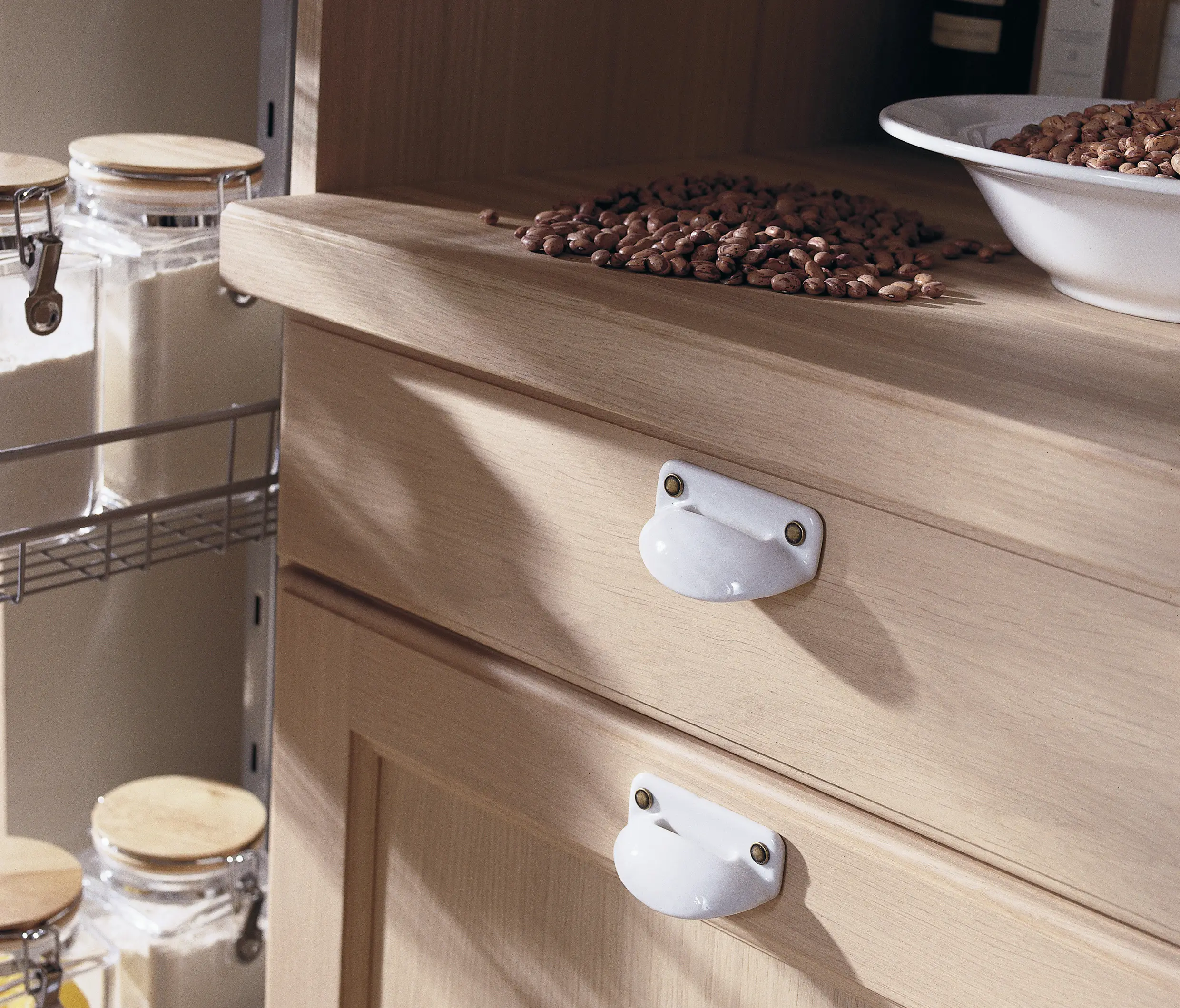 DOCA - Gregal Pearl Gray rustic fitted kitchen in oak