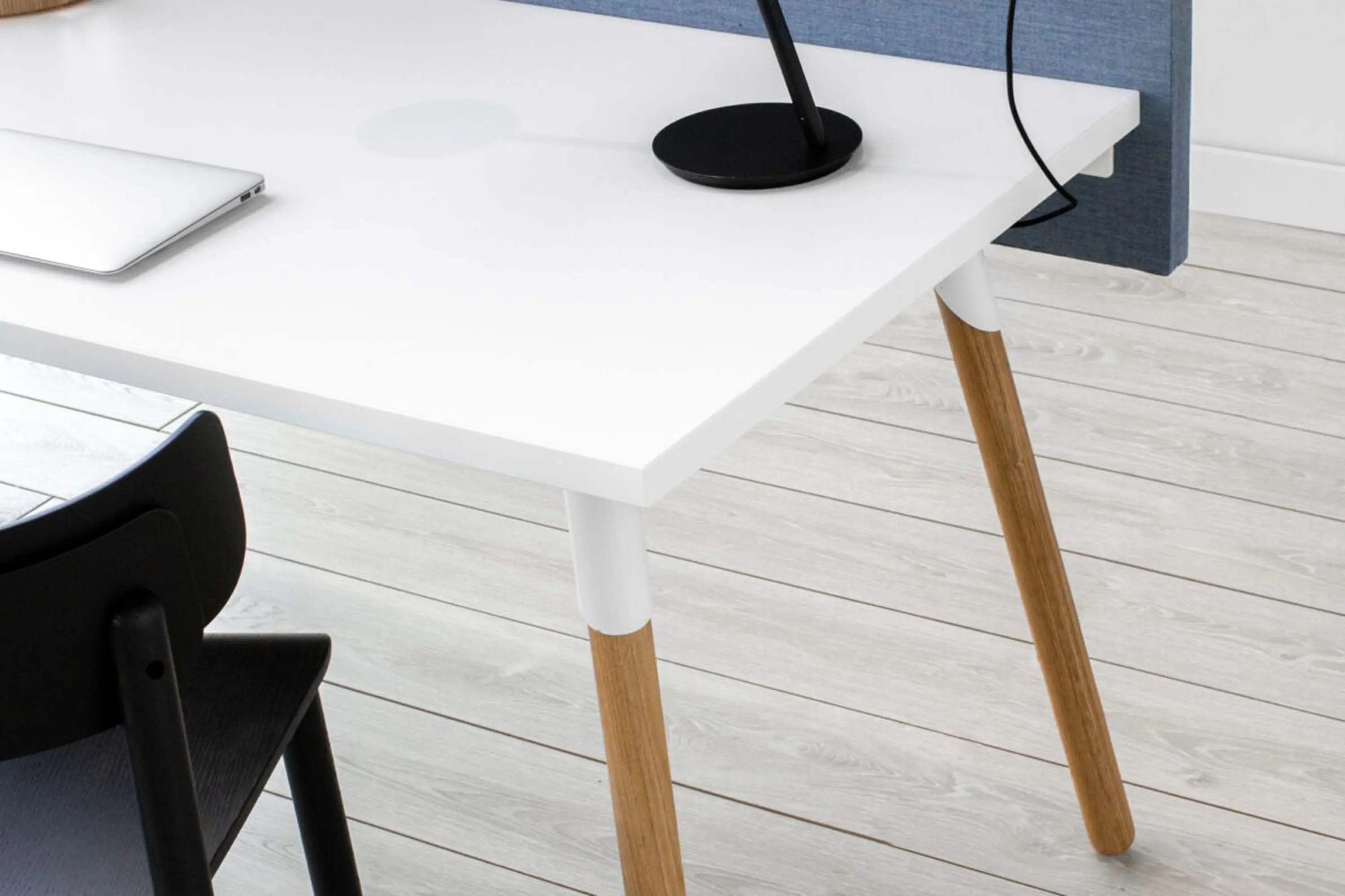 Zilenzio - Dezibel Table | Table screen