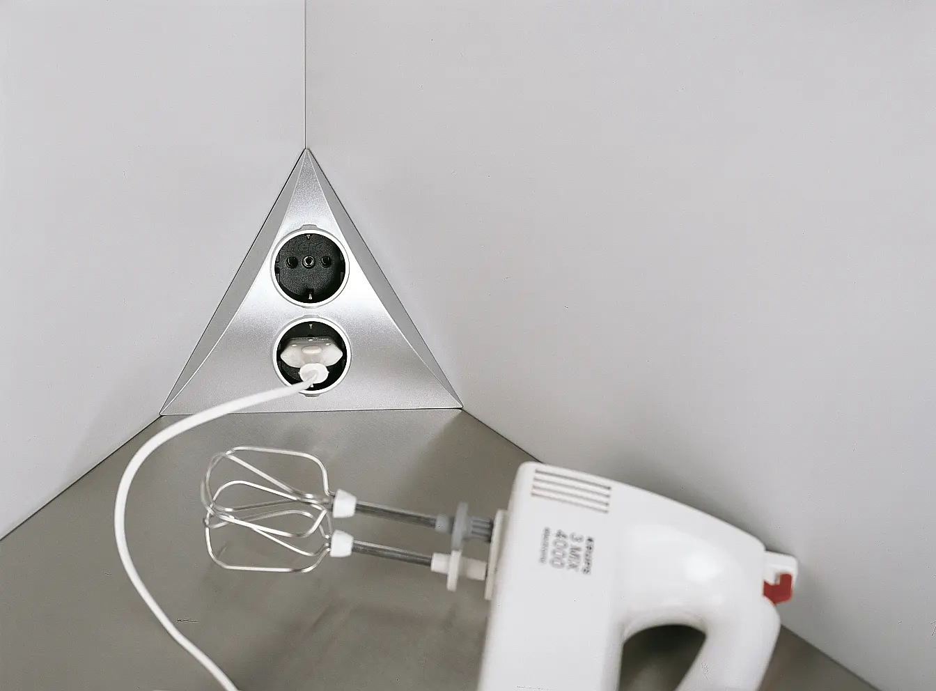Hera - Luxor socket and switch in chrome, two-way