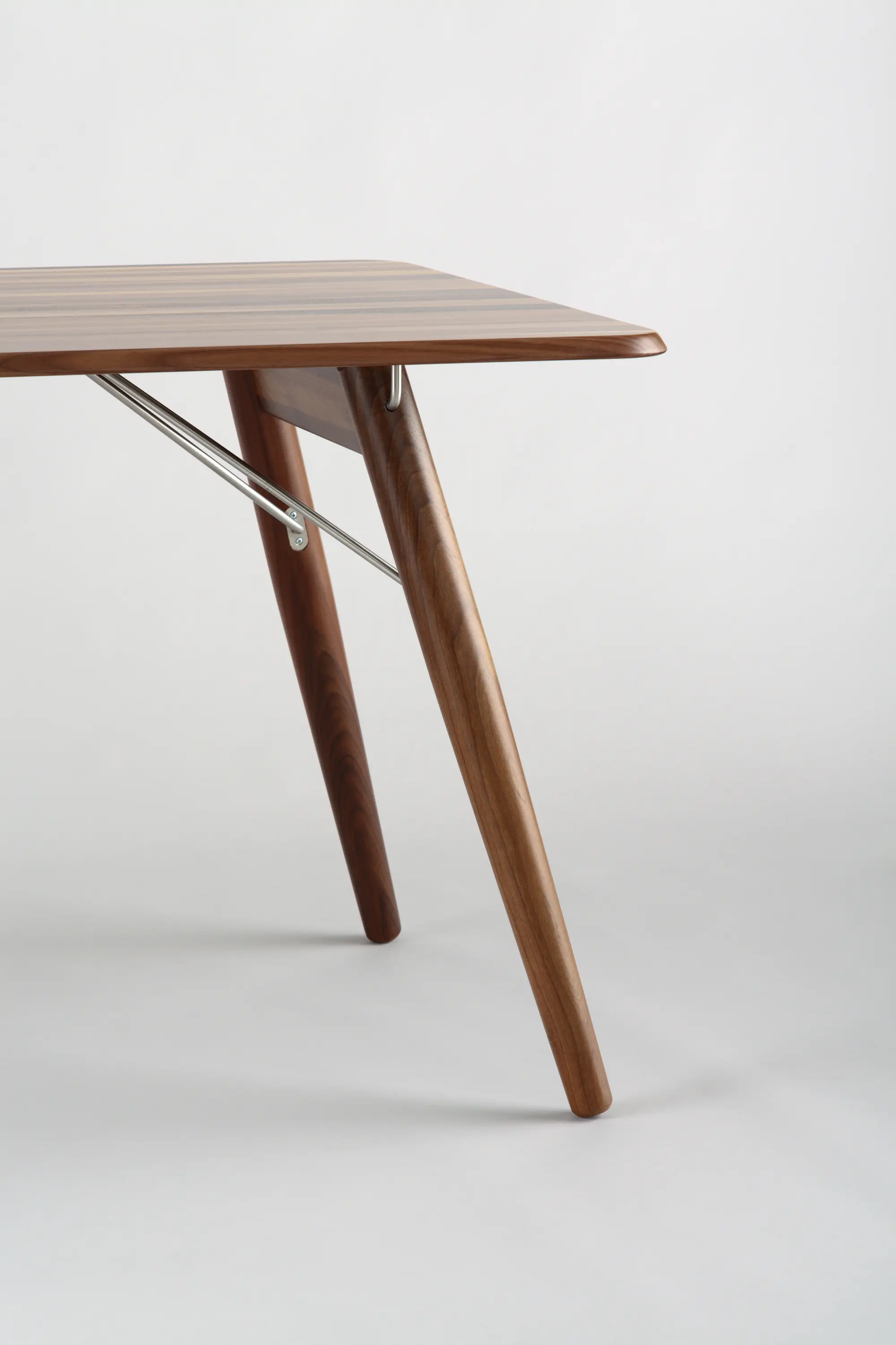 LÖFFLER - Table HOLZER