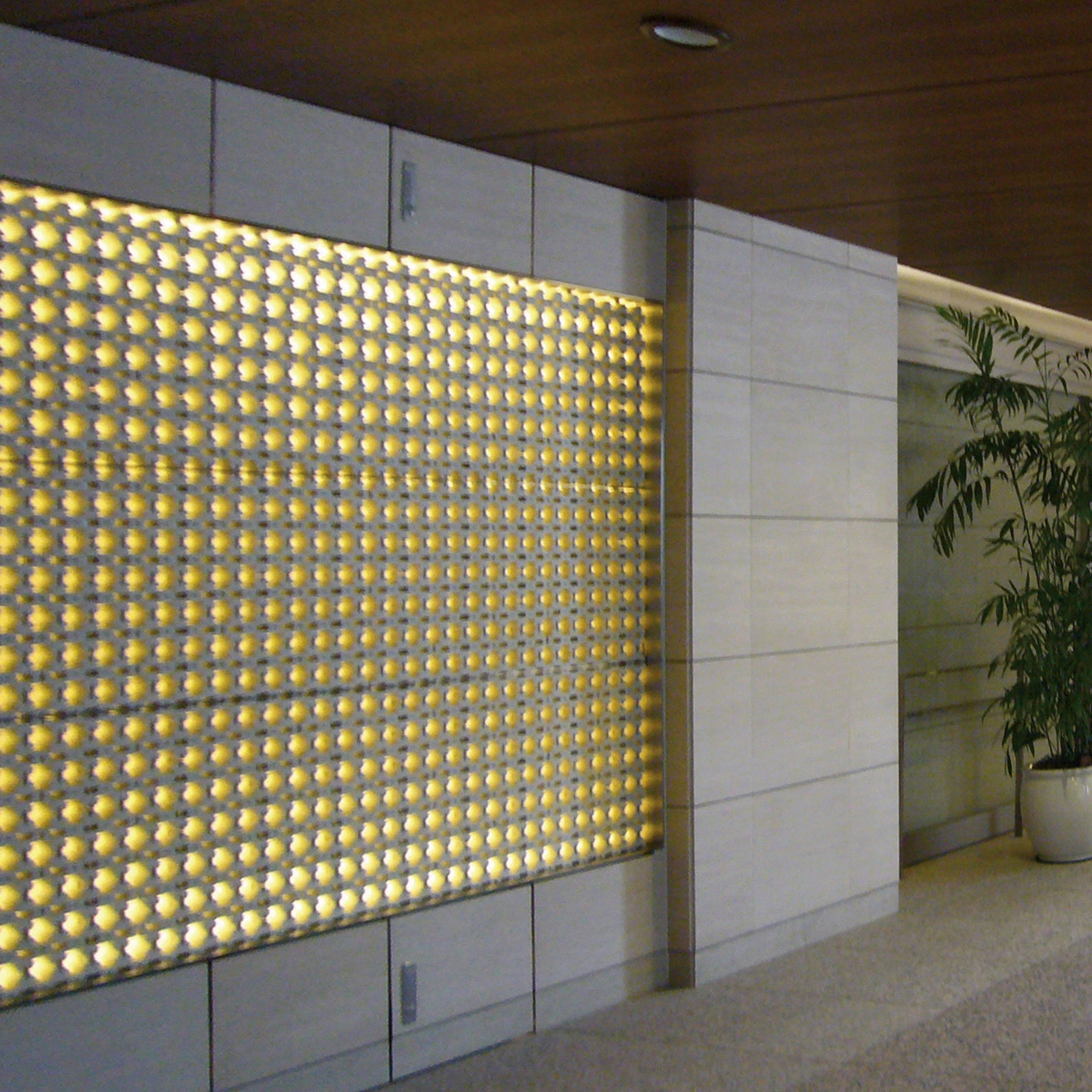 Display product Porous model 1 screen in-situ from manufacturer Kenzan