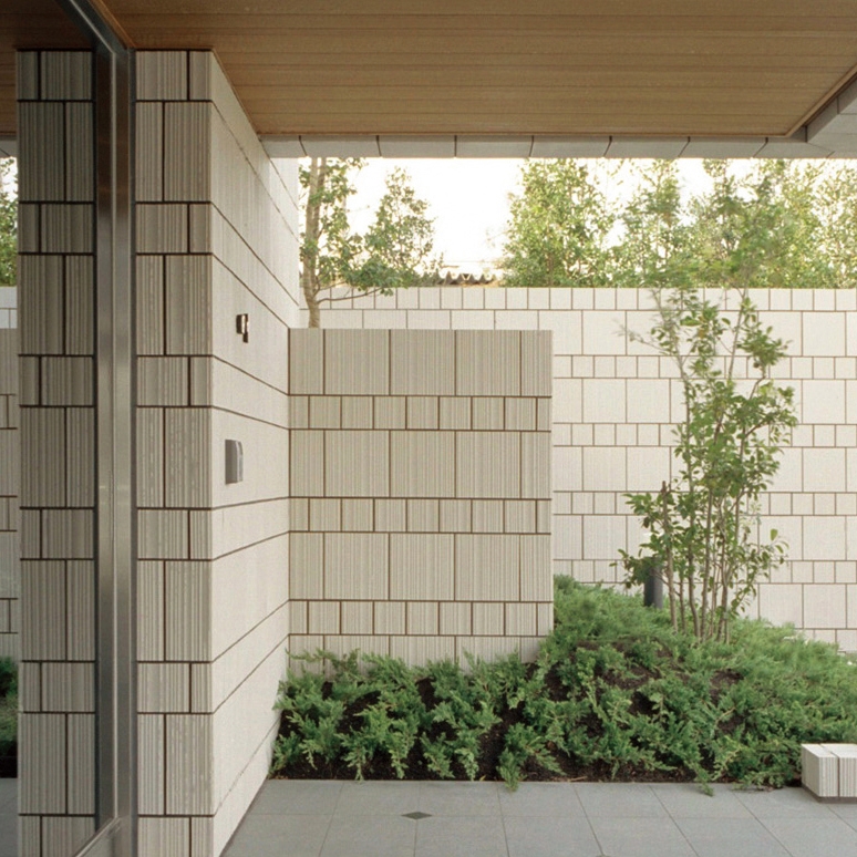 Display product L-relief model in-situ from manufacturer Kenzan