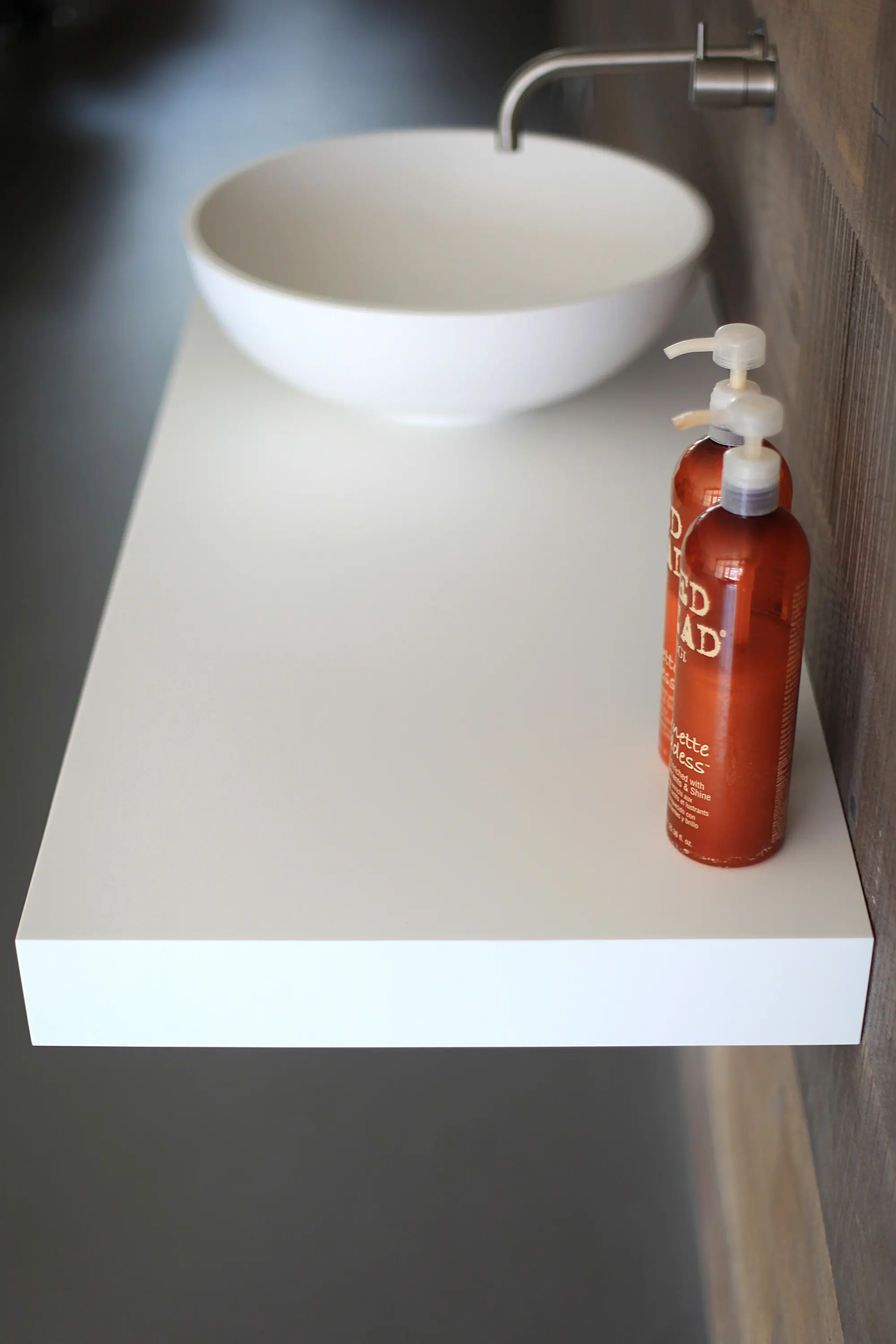 Not Only White - Flat shelf