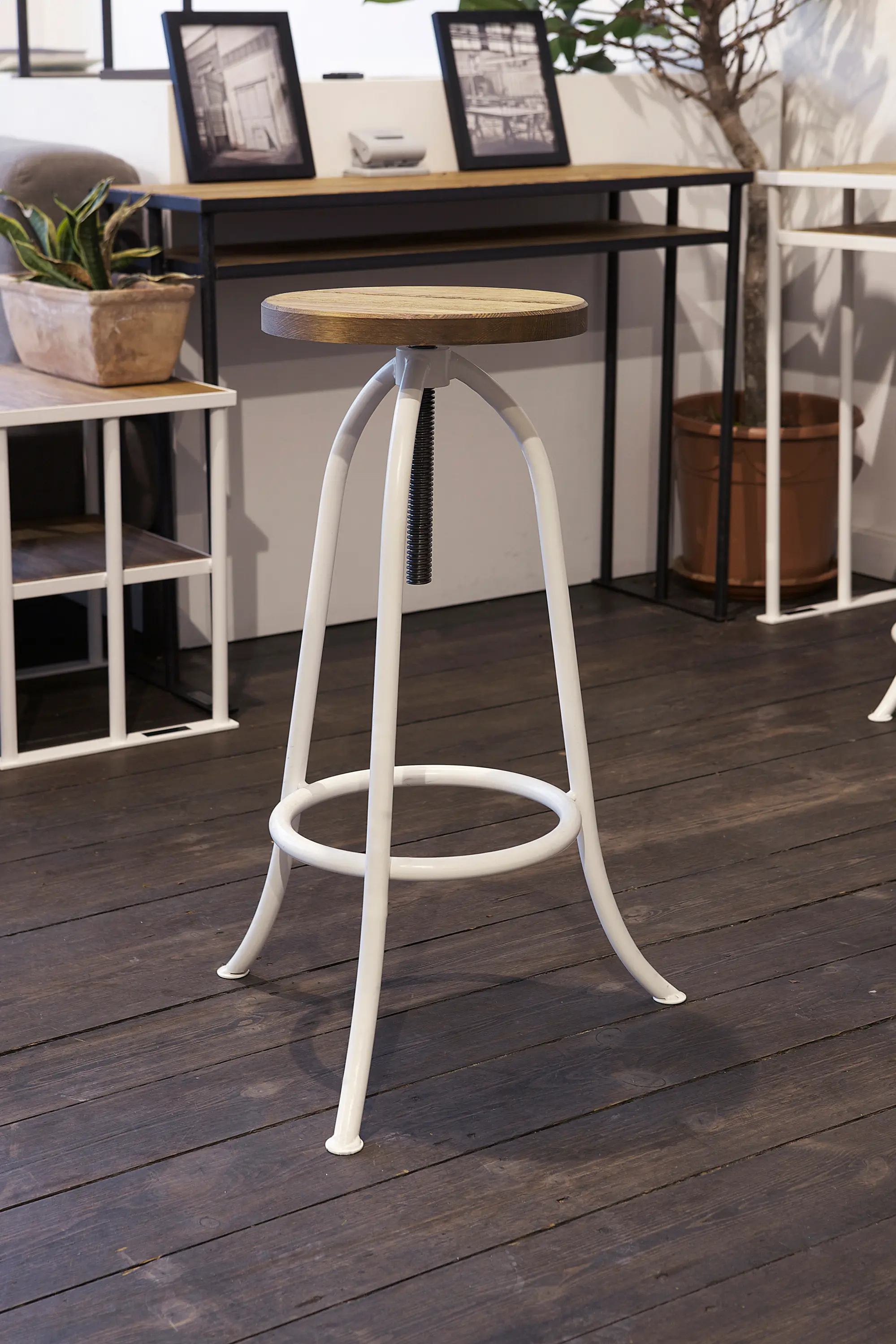 Noodles Noodles & Noodles CORP. - BAR STOOL