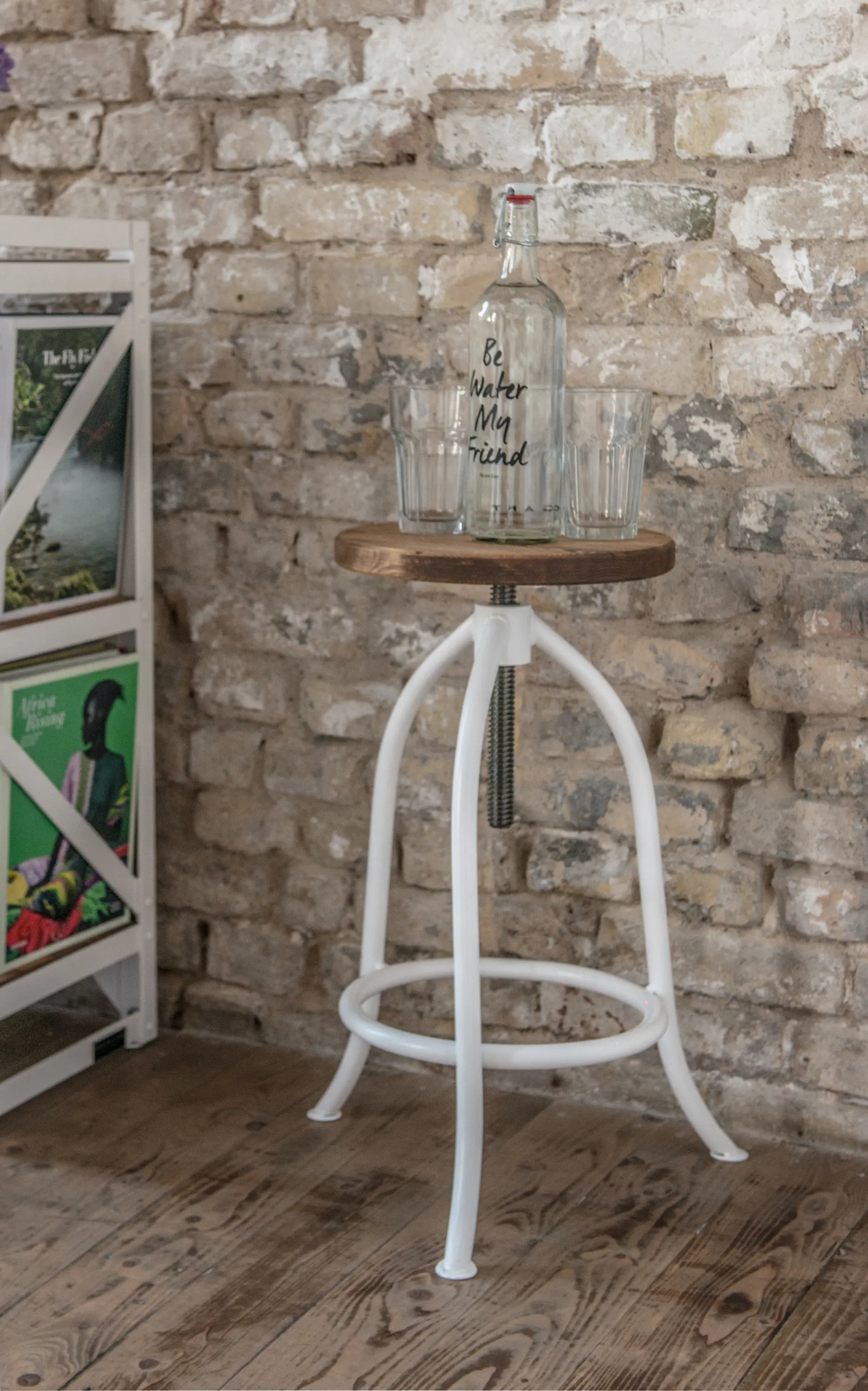 Noodles Noodles & Noodles CORP. - STOOL MEDIUM