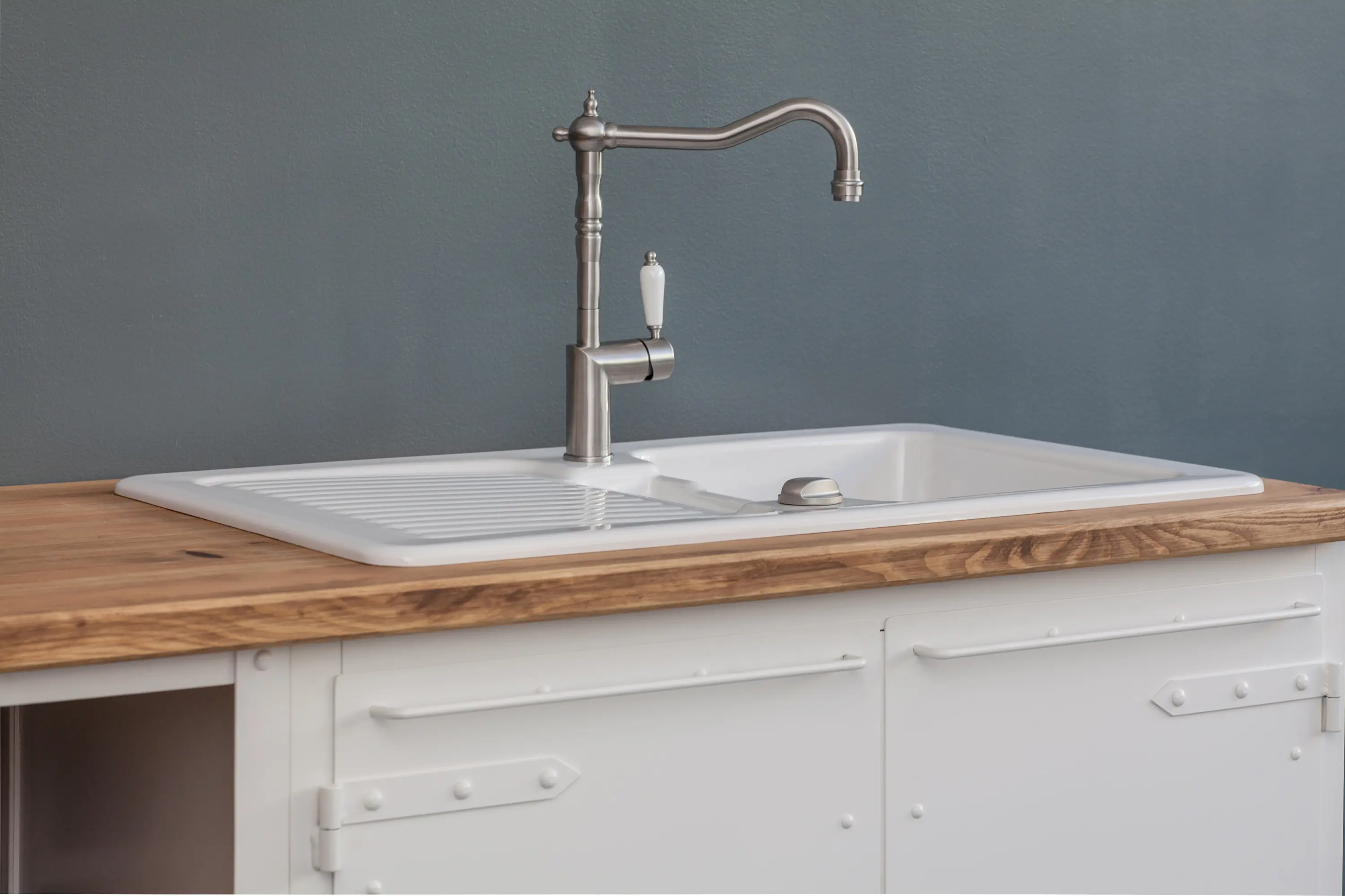 Noodles Noodles & Noodles CORP. - KÜCHENSCHRANK BASIC