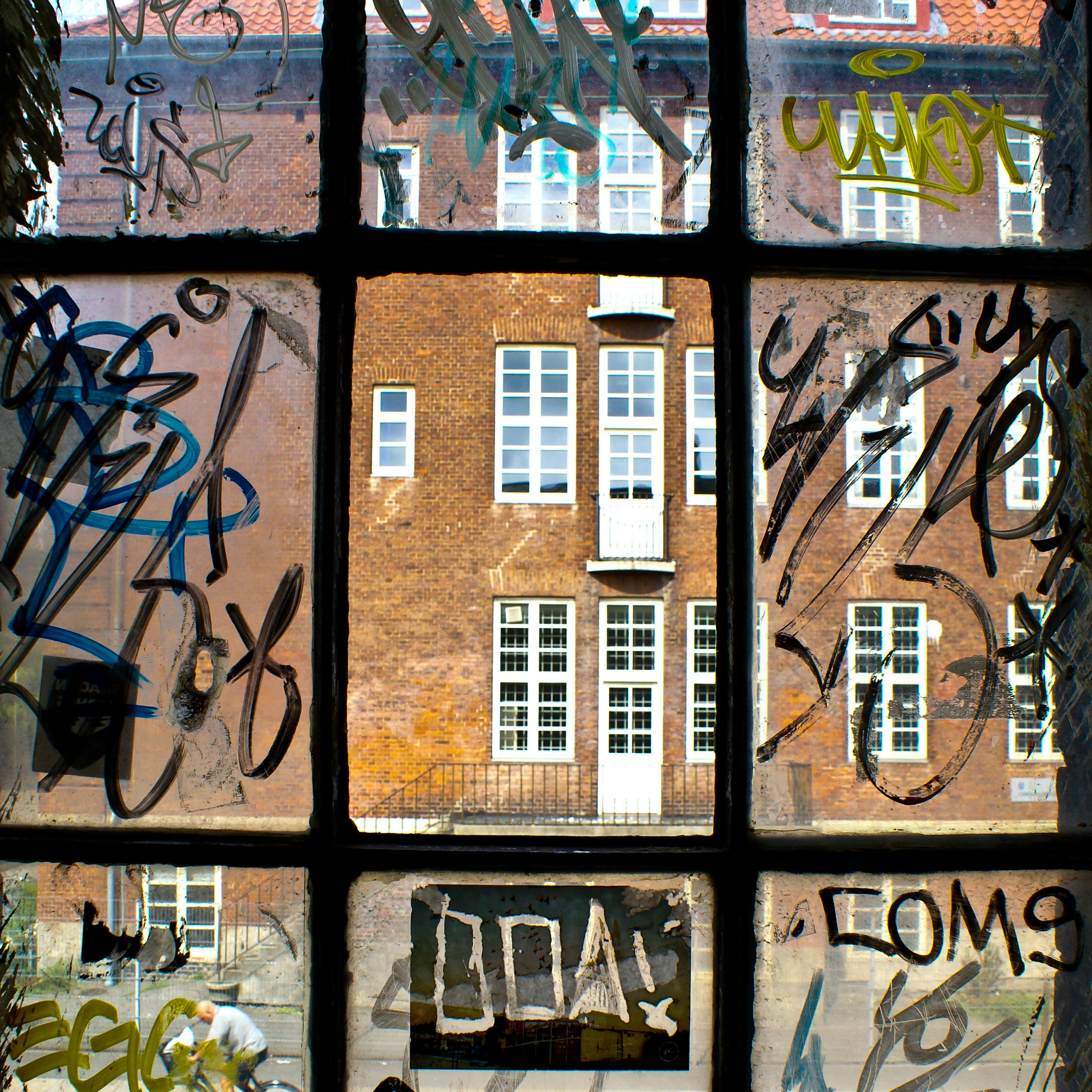 Display product 3M™ Anti-Graffiti Film, 4 Mil, 1524 mm x 30.48 m from manufacturer 3M