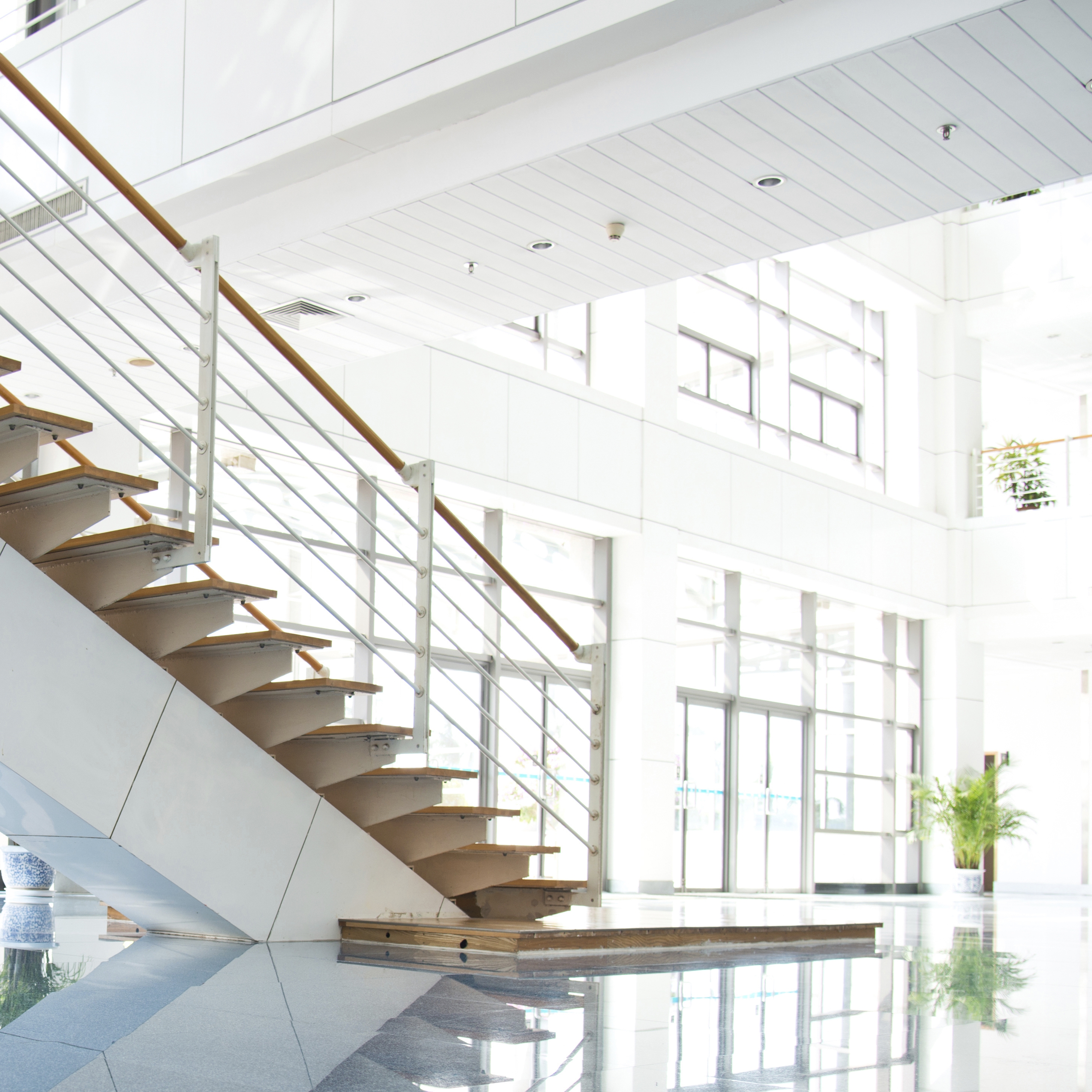 Display product 3M™ Sun Control Window Film, Silver Plastic Series, S 15, 1220 mm x 30.5 m from manufacturer 3M
