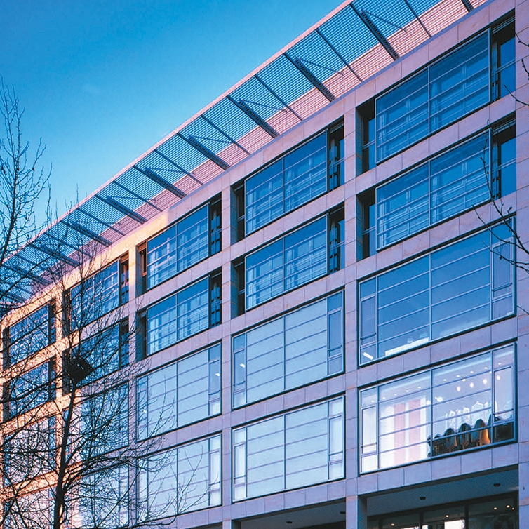 Display product 3M™ Sun Control Window Film, Silver Series, S 20, 1220 mm x 30.5 m from manufacturer 3M