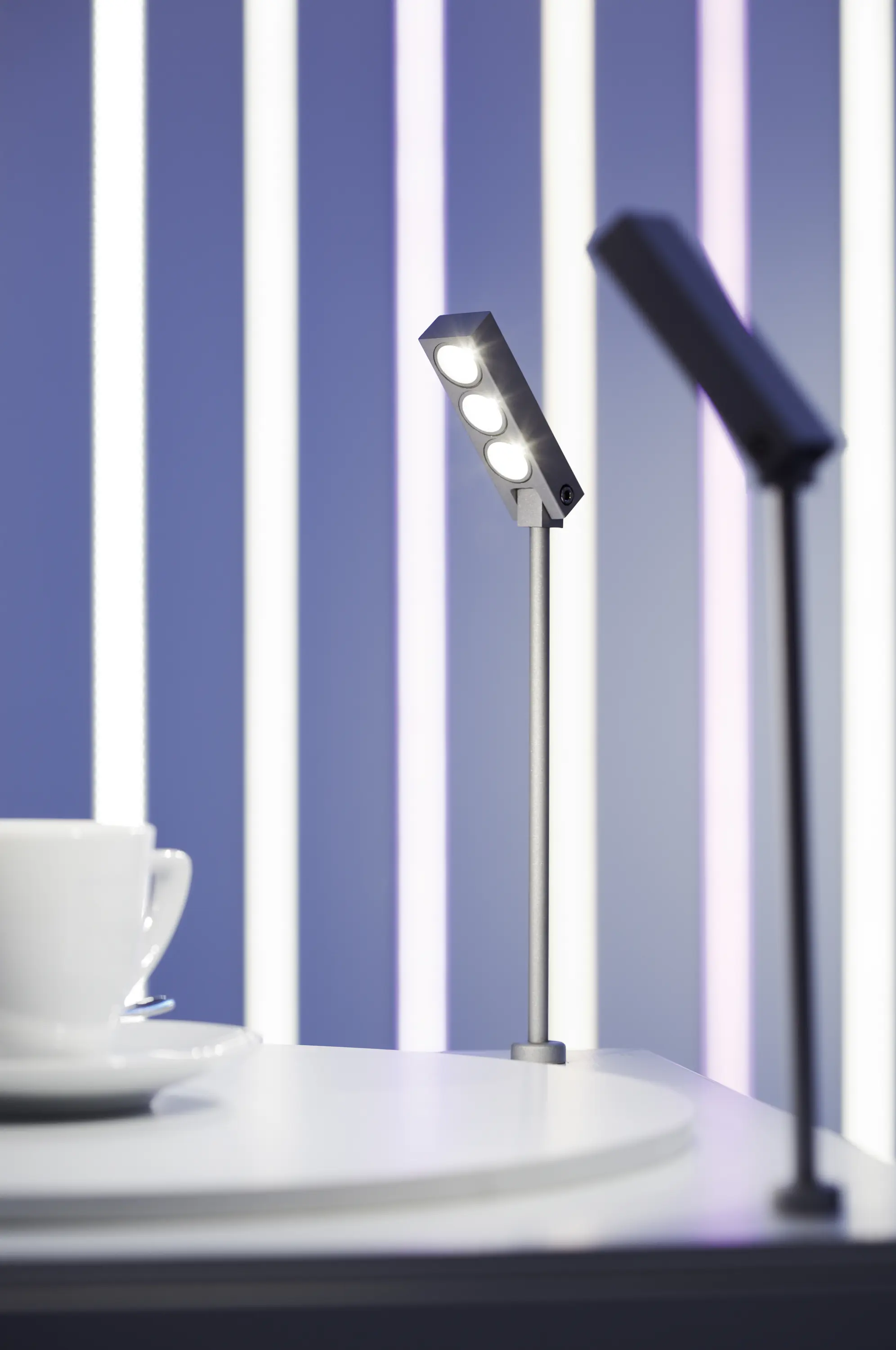 UNEX - Stadium lamps for glass cabinets