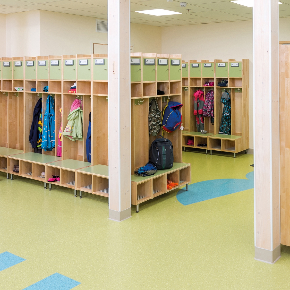KINDERGARTEN – FURNITURE FOR ENTRANCE AREAS