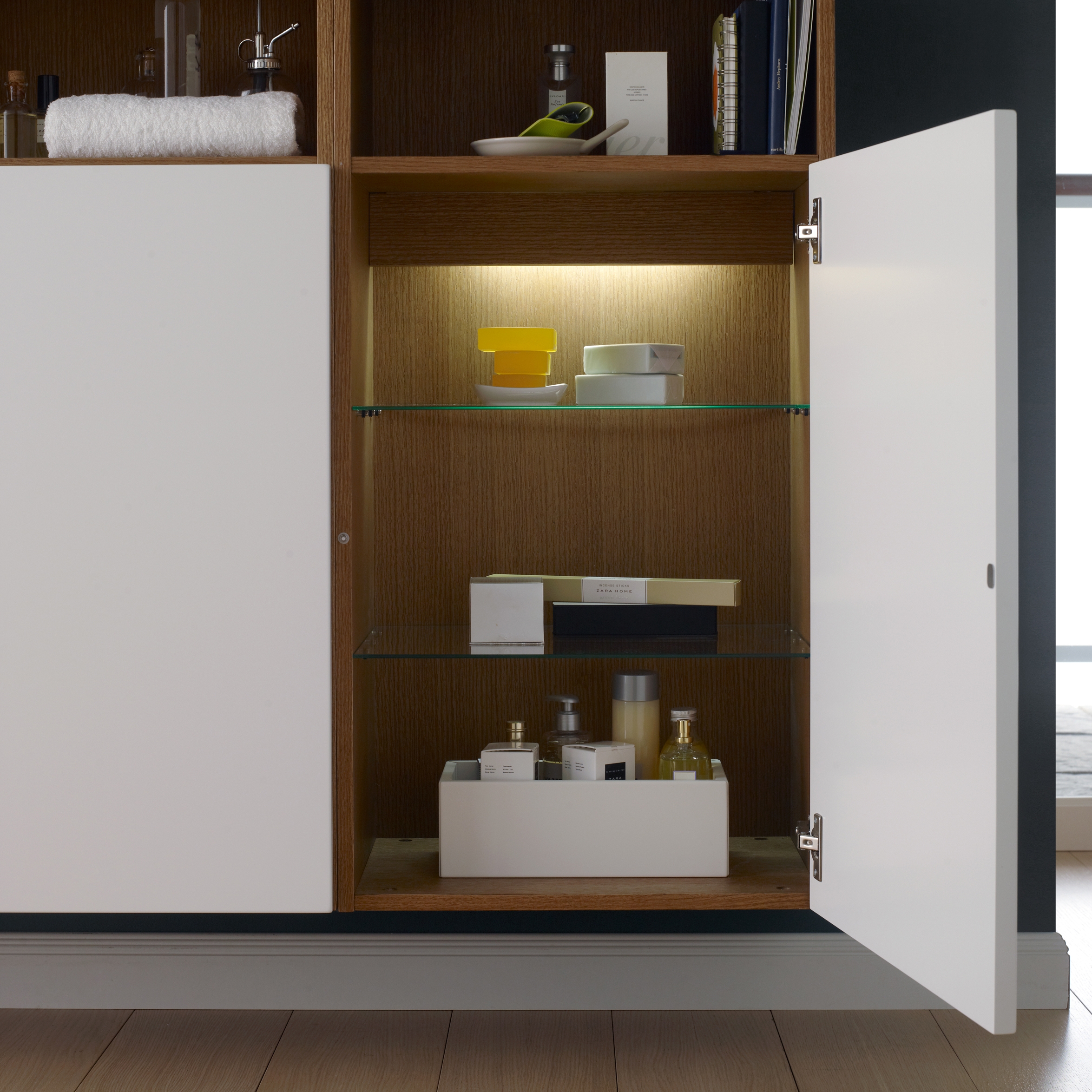 Basic storage cabinet