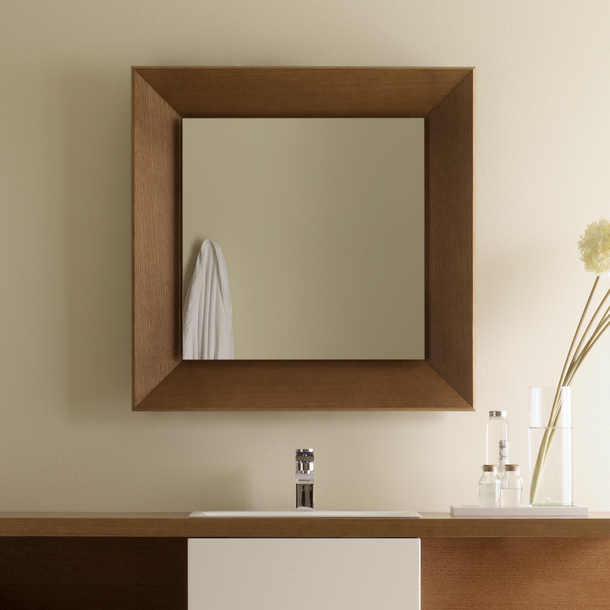 Mostrar el producto Espejo con marco oblicuo quadrado del fabricante CODIS BATH