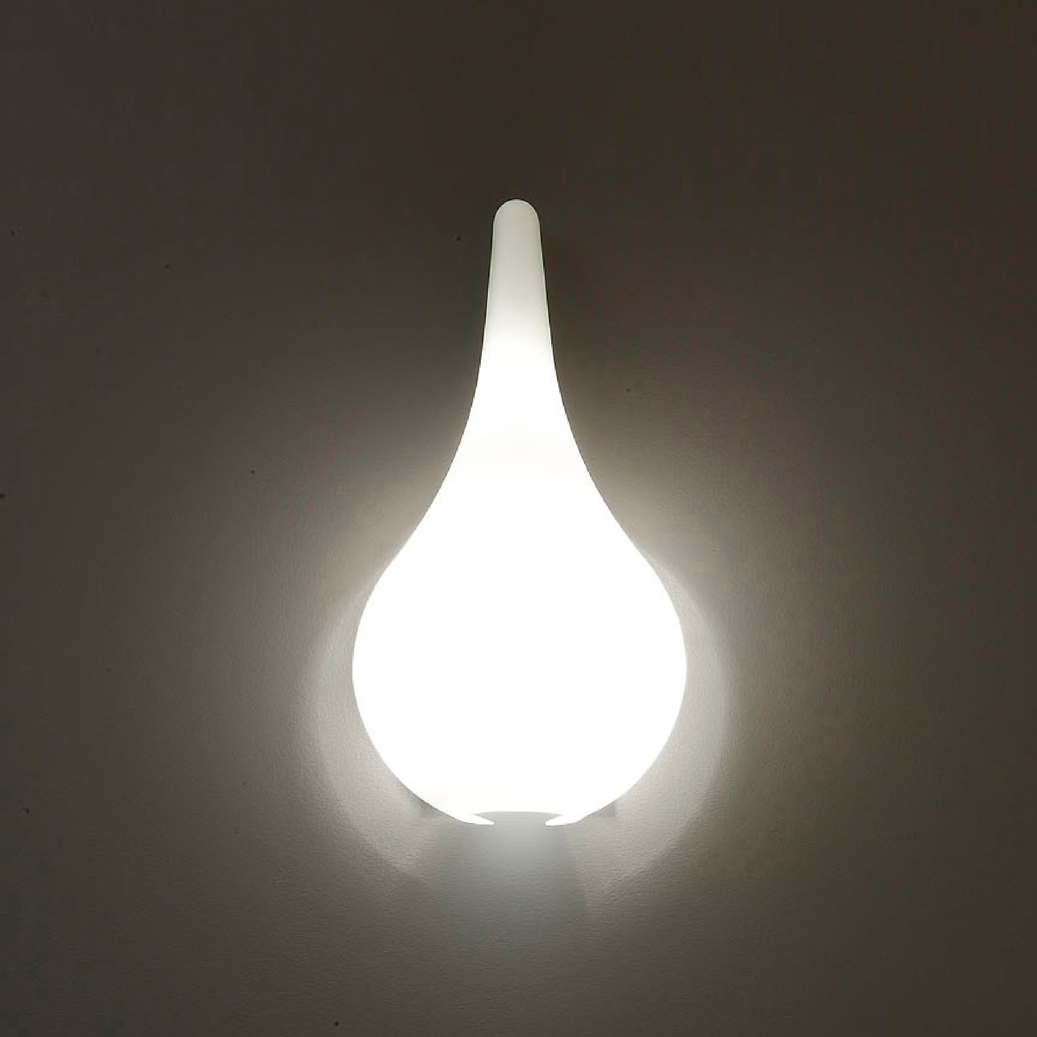 Vertoon produk Goccia Wall lamp van vervaardiger La Référence