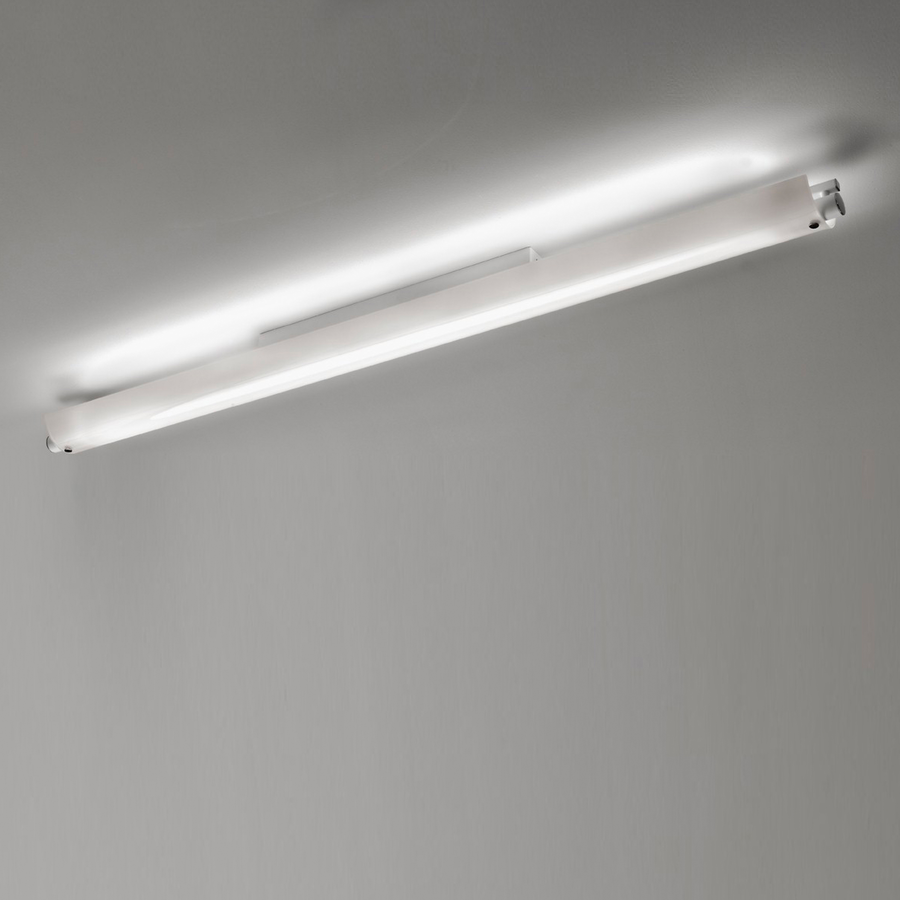Display product Lineal Ceiling lamp from manufacturer La Référence