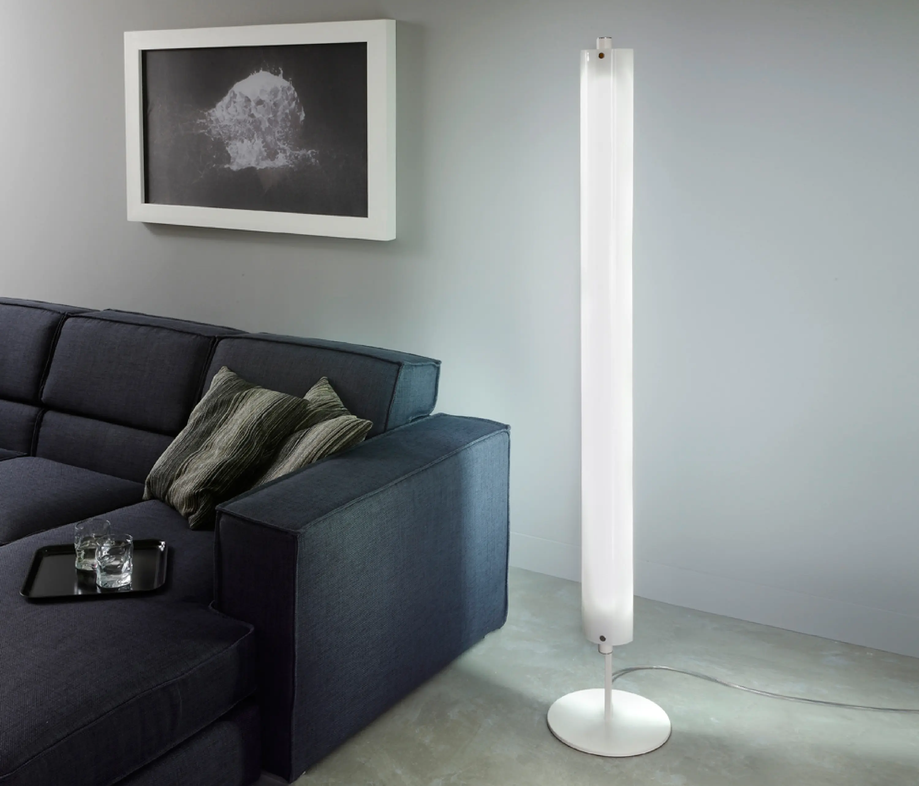 La Référence - Lineal Floor lamp