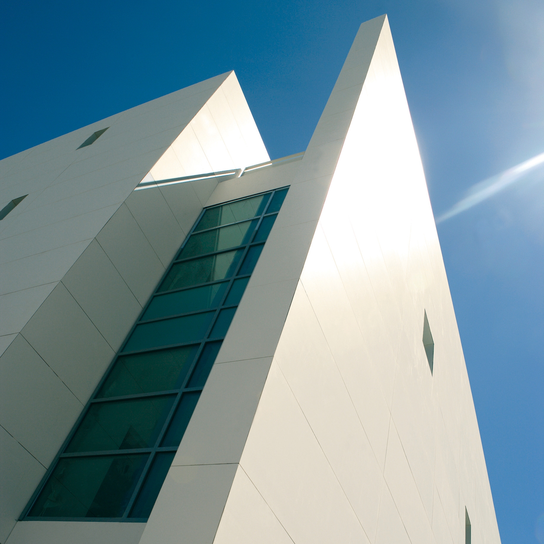 Display product Facade | Colorfeel Nieve from manufacturer Neolith