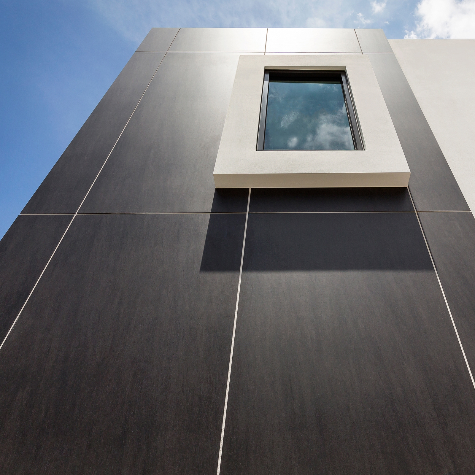 Display product Facade | Fusion Basalt Black from manufacturer Neolith