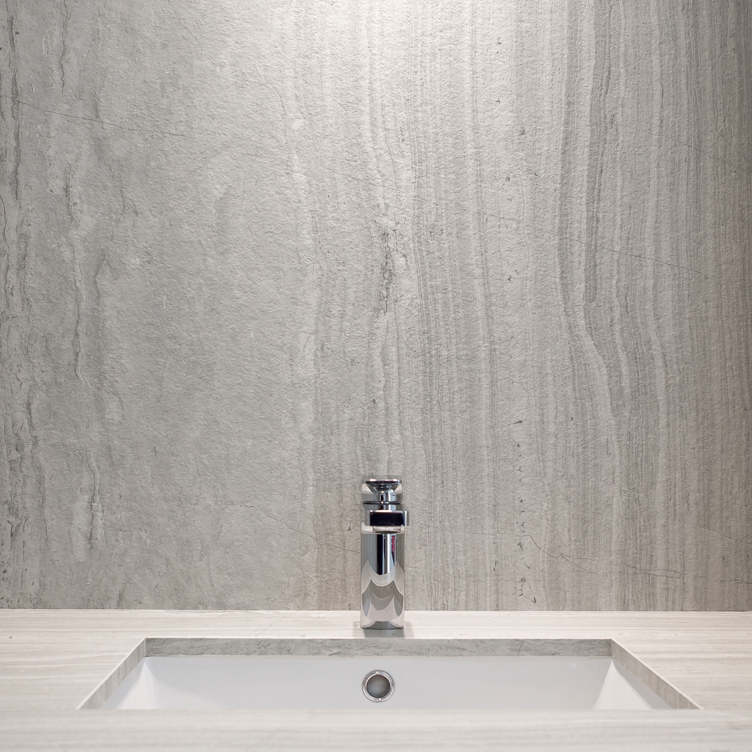 Display product Bath | Classtone Strata Argentum from manufacturer Neolith