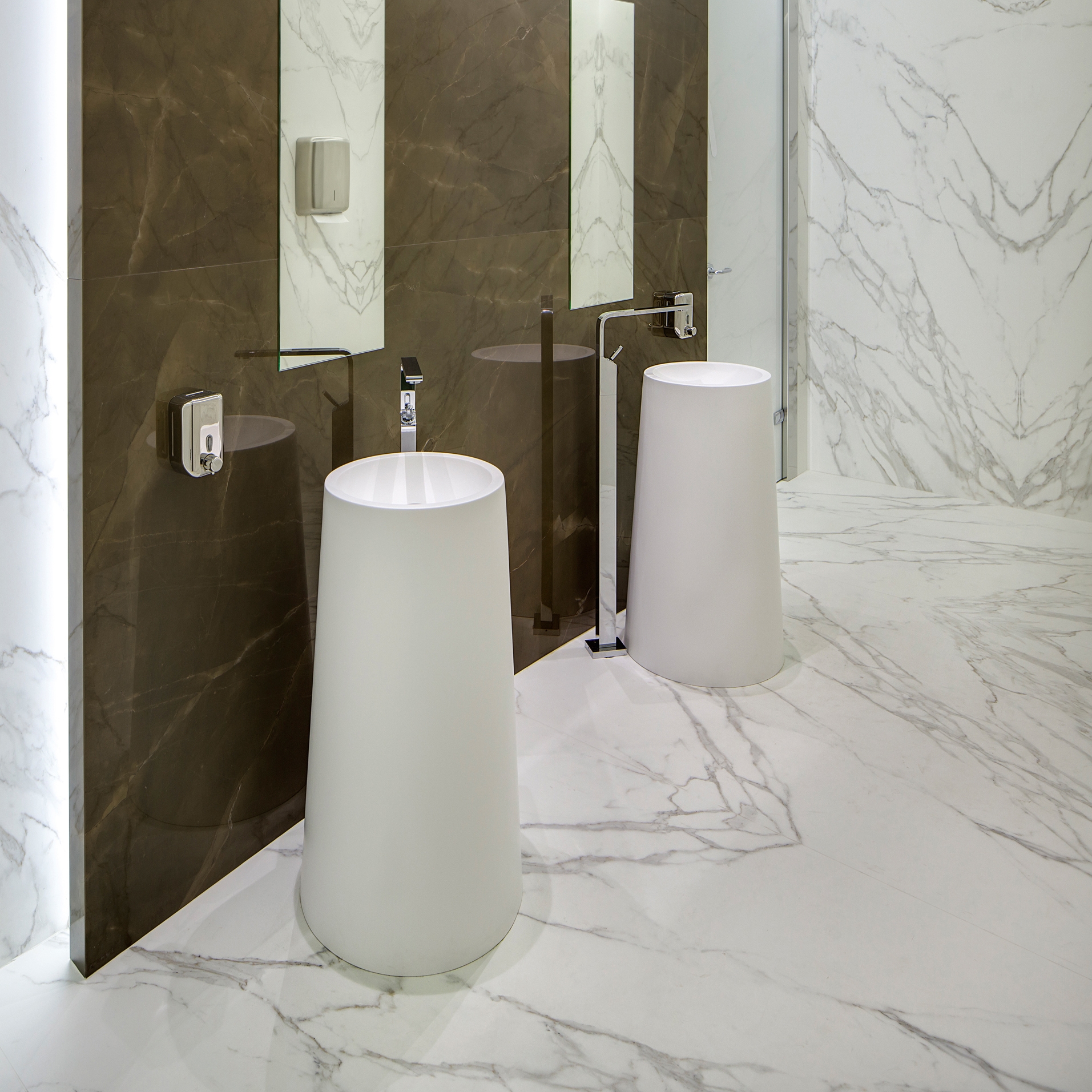 Display product Bath | Classtone Pulpis & Calacatta from manufacturer Neolith