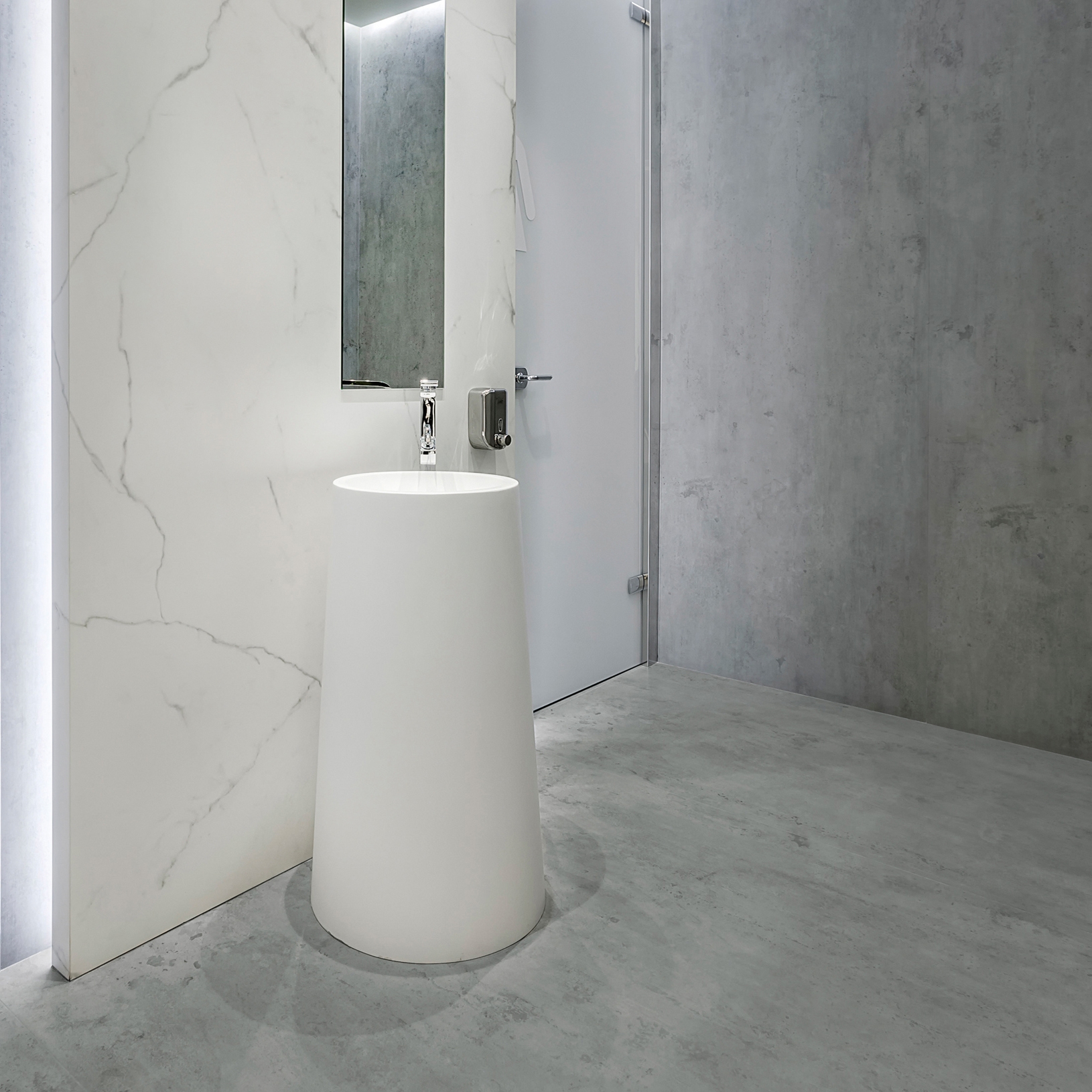 Display product Bath | Classtone Estatuario & Fusion Beton from manufacturer Neolith