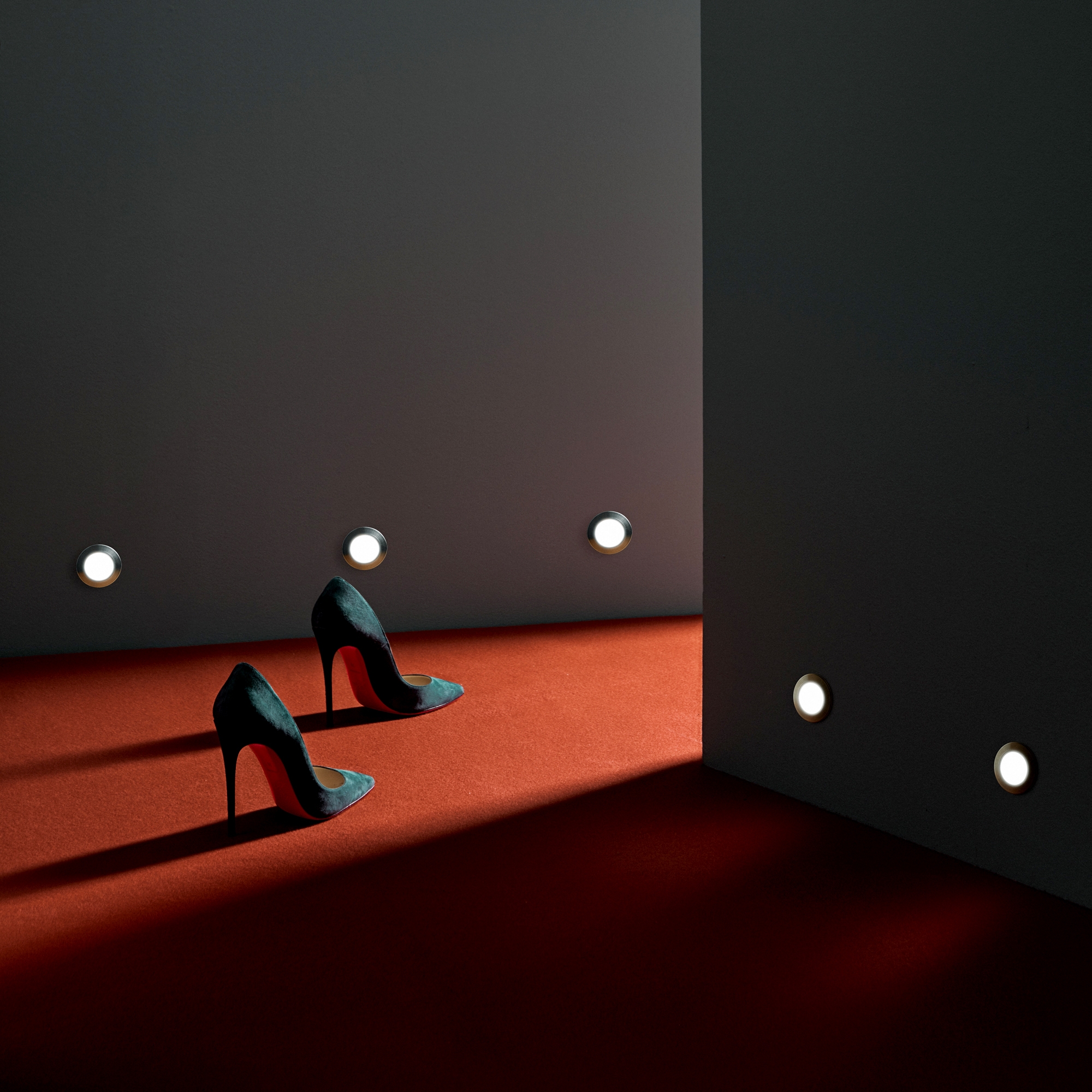 WALL & FLOOR LIGHTS