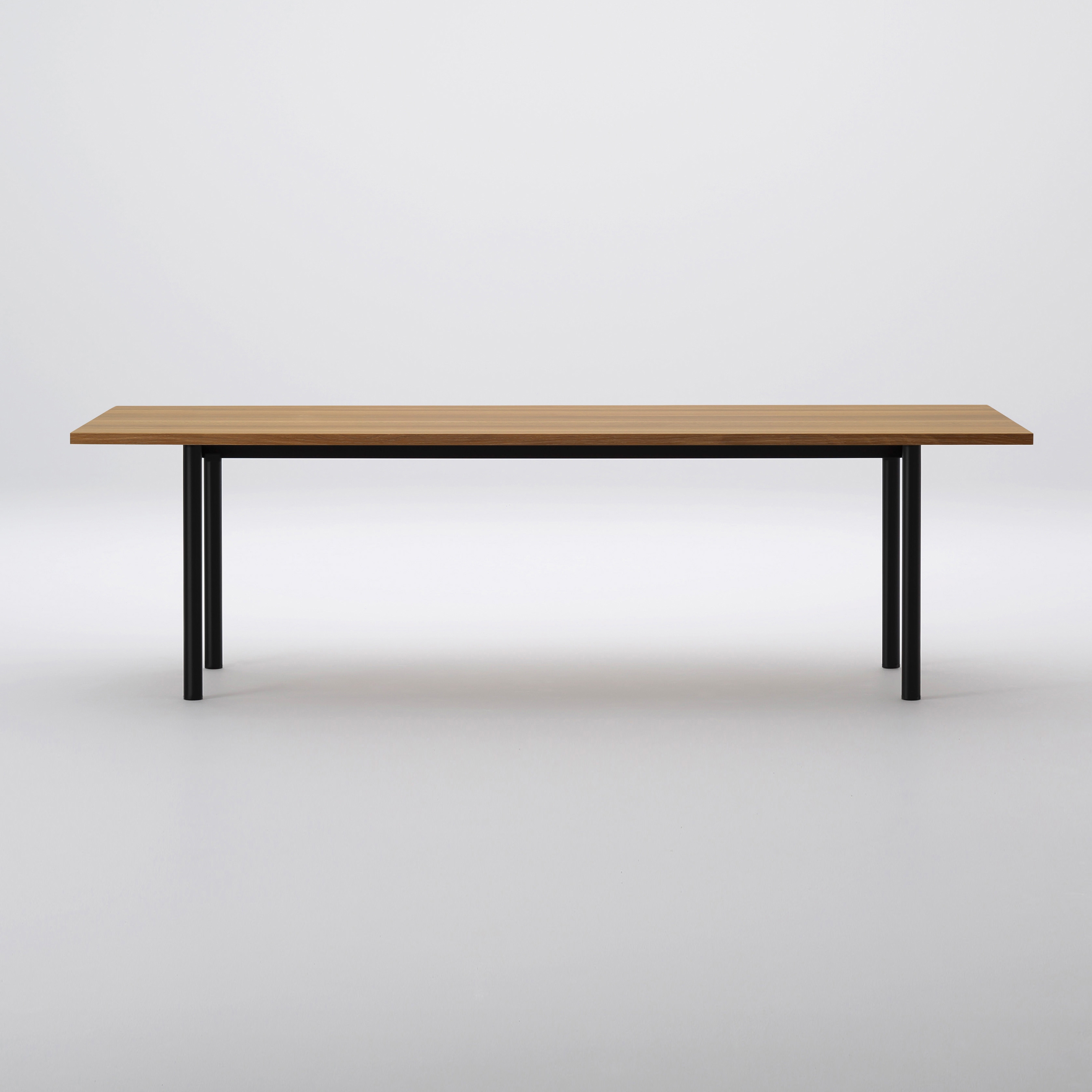 Afficher le produit Malta Steel Leg Table du fabricant MARUNI