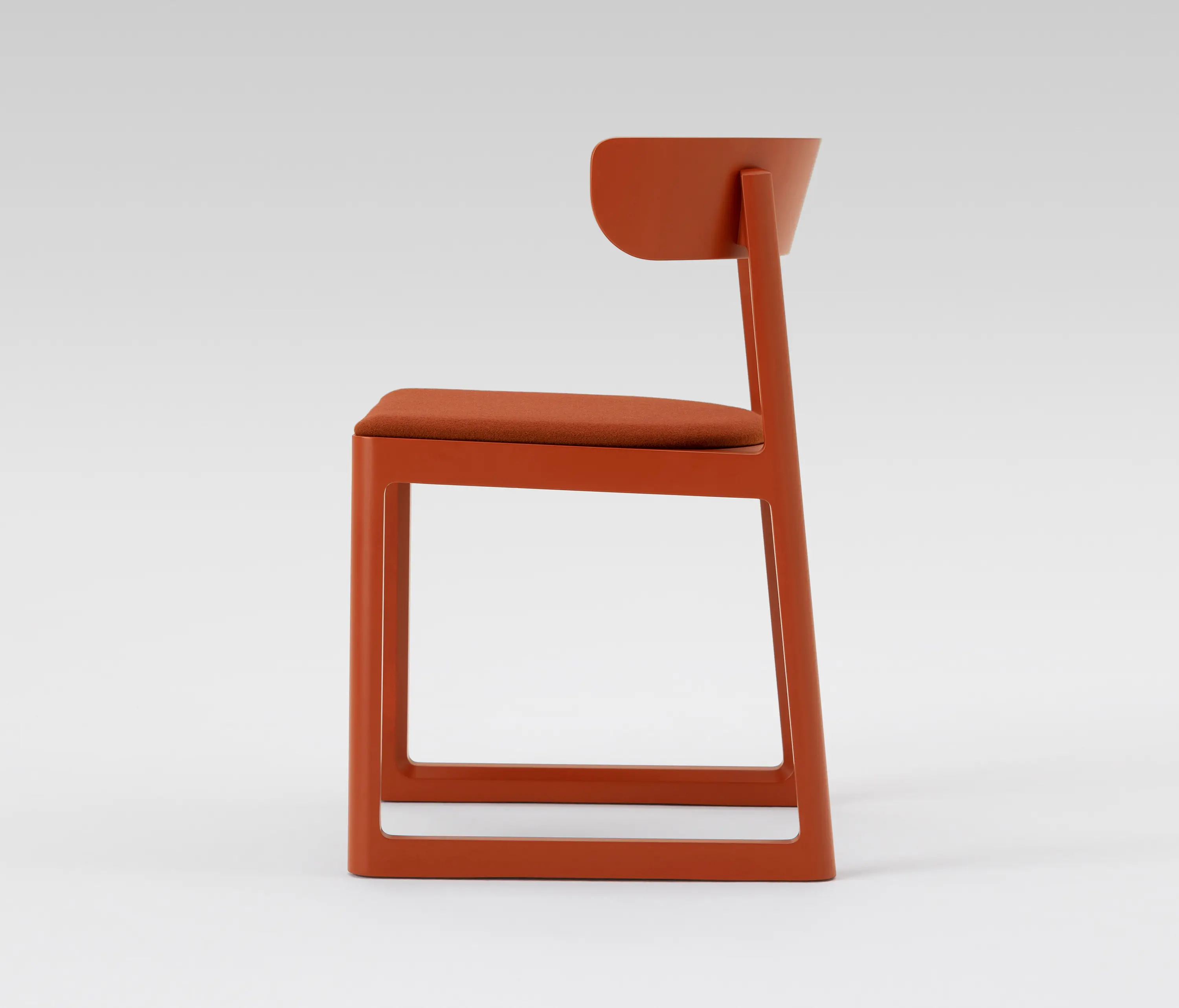 MARUNI - En Chair (Cushioned)