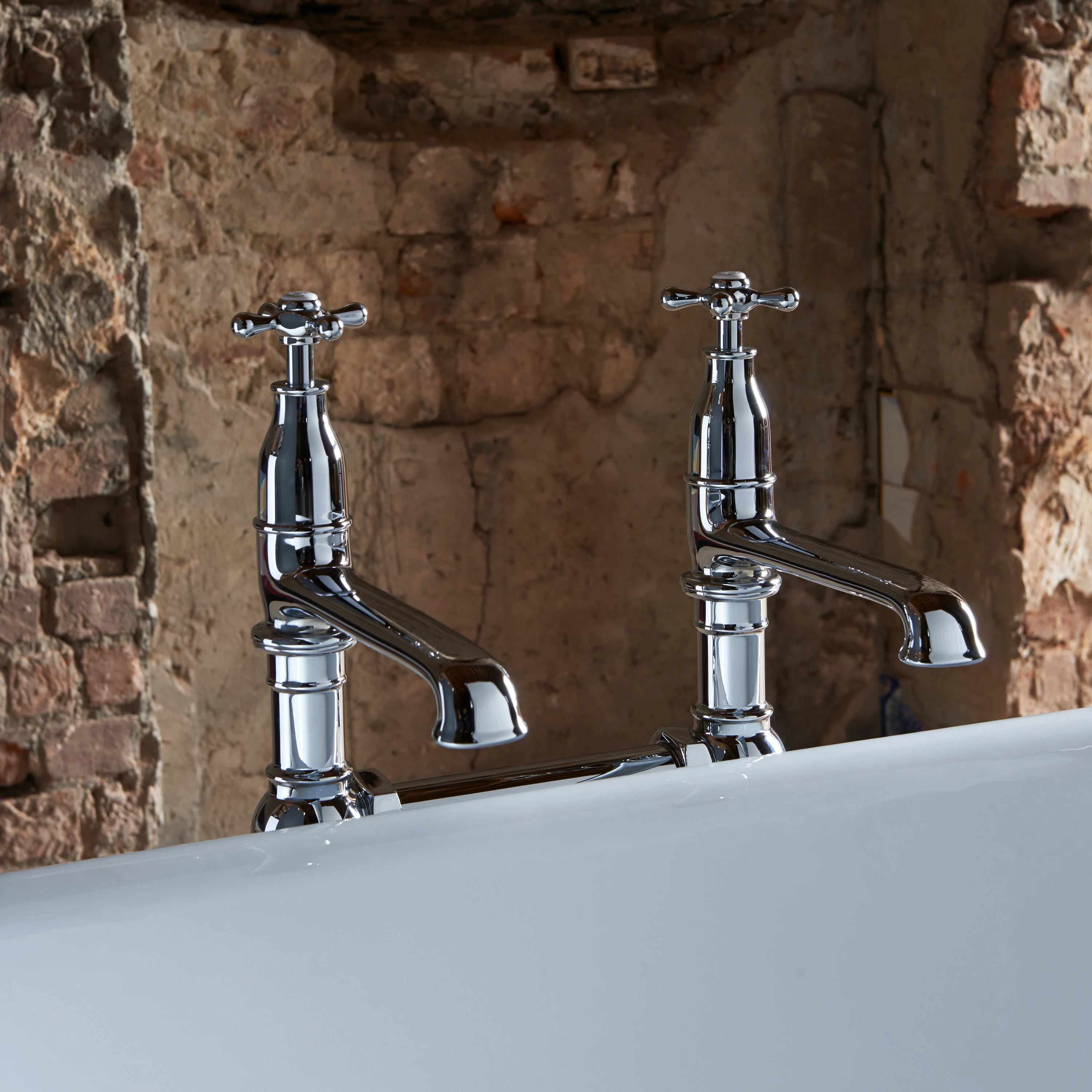 BATH TAPS & MIXERS
