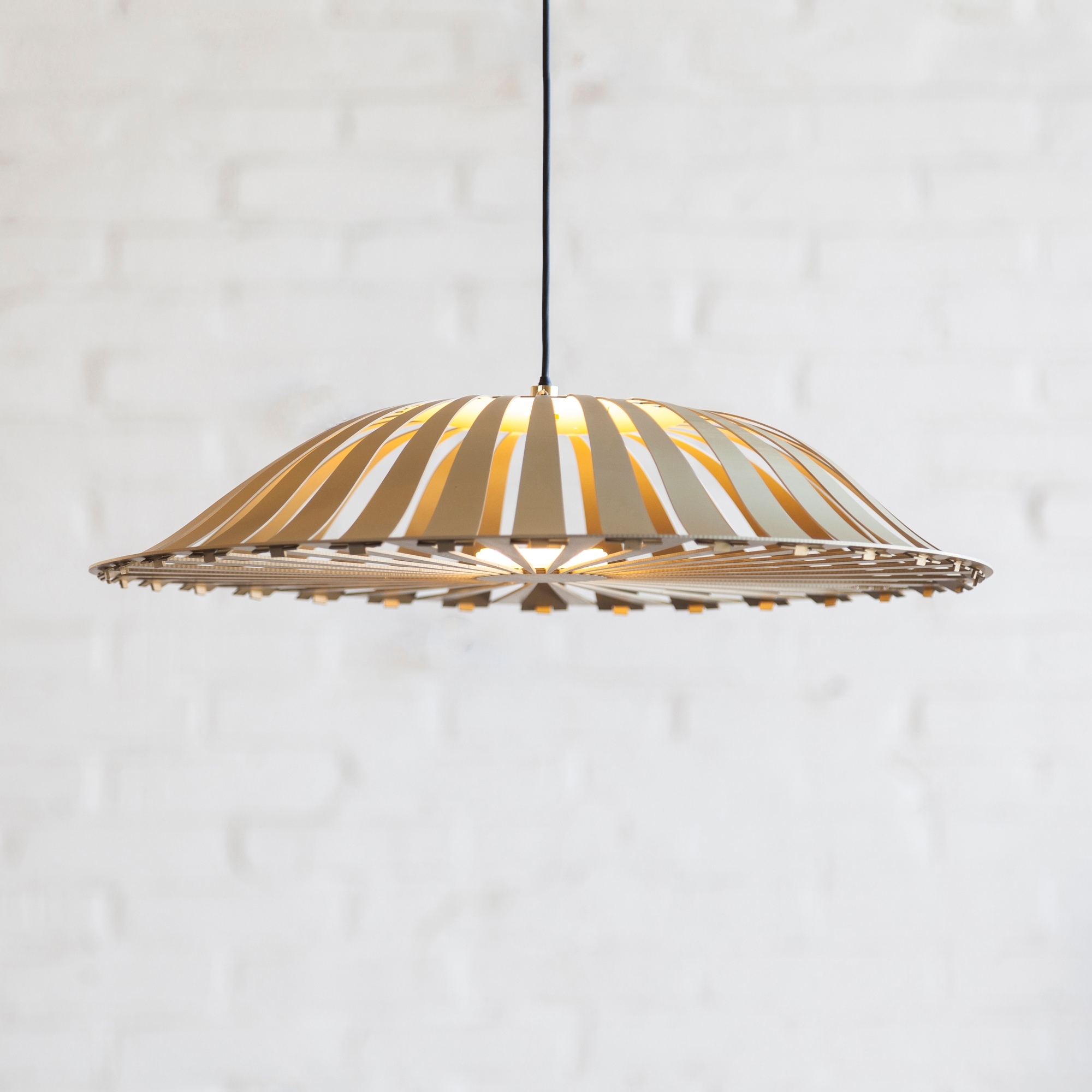 Mostra il prodotto Glint Light | suspension del produttore Vij5