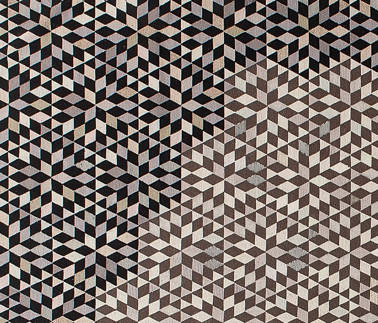 GOLRAN 1898 - Triangles Diamond medallion black cream