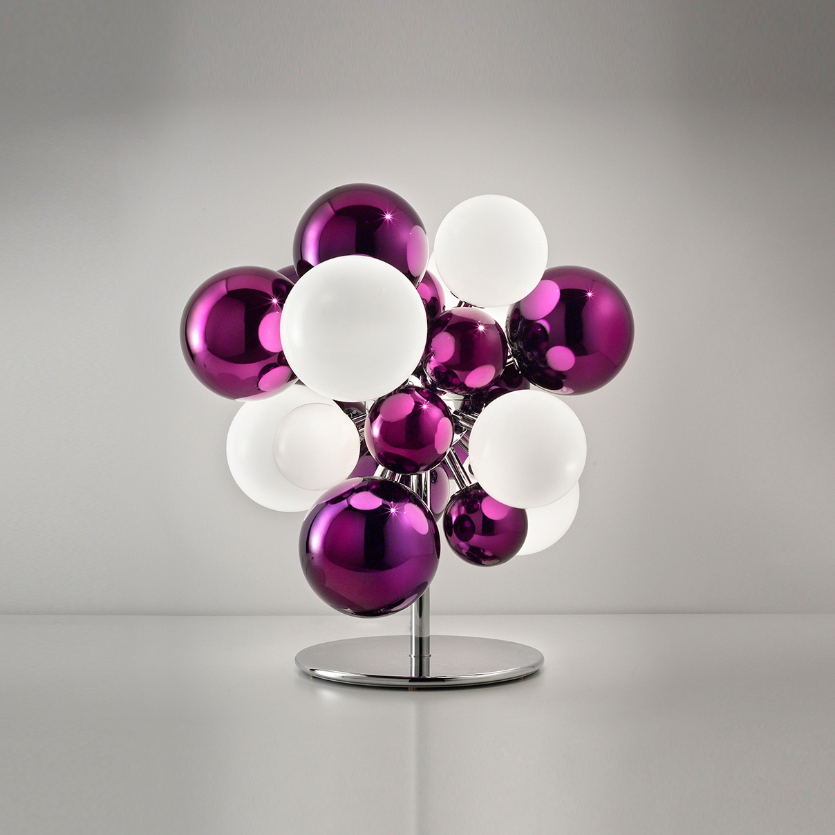 Mostra il prodotto Digit Chandelier | Floor | mirrored purple del produttore Babled