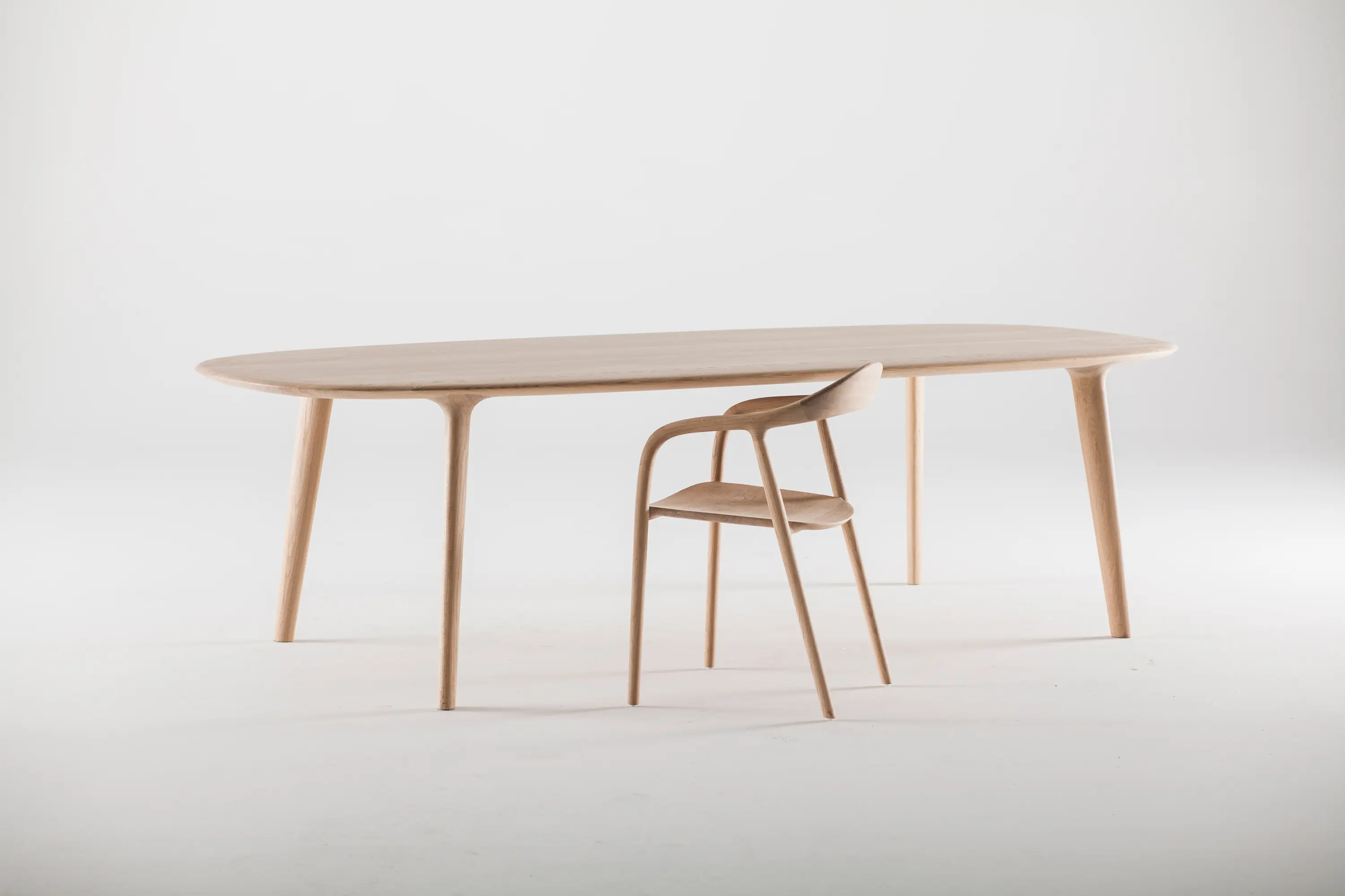 Artisan - Luc Oval Table