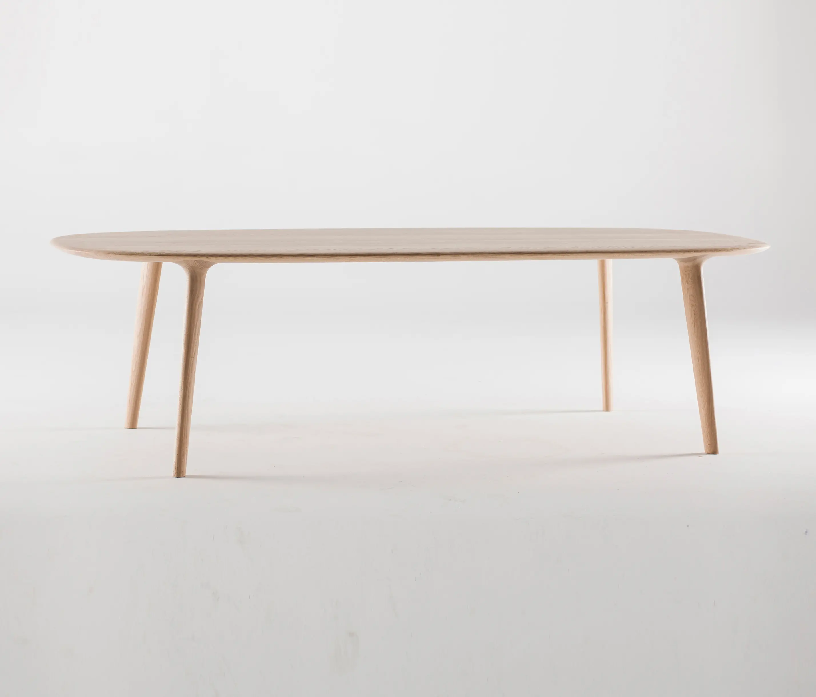 Artisan - Luc oval table