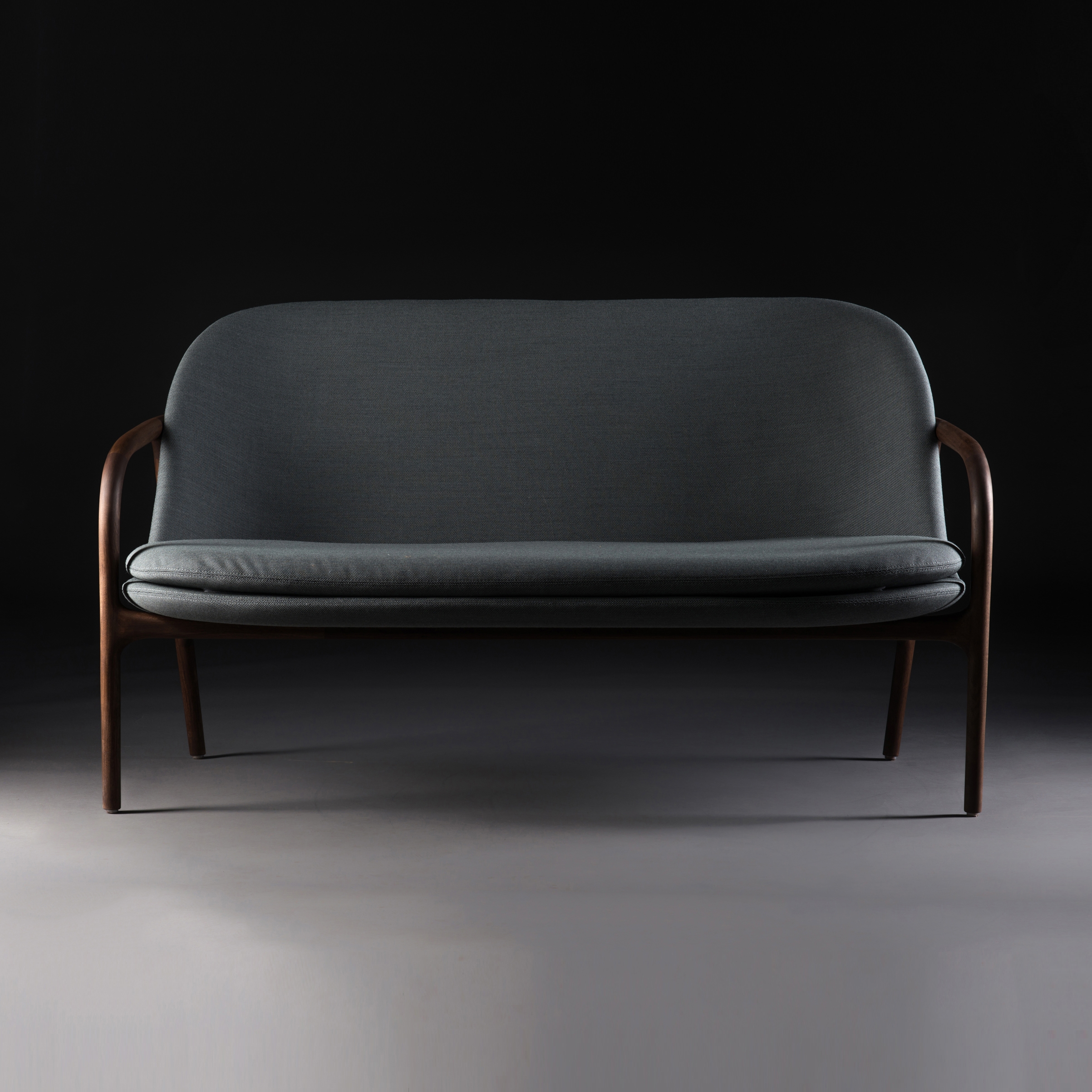 Mostra il prodotto Neva Sofa High del produttore Artisan