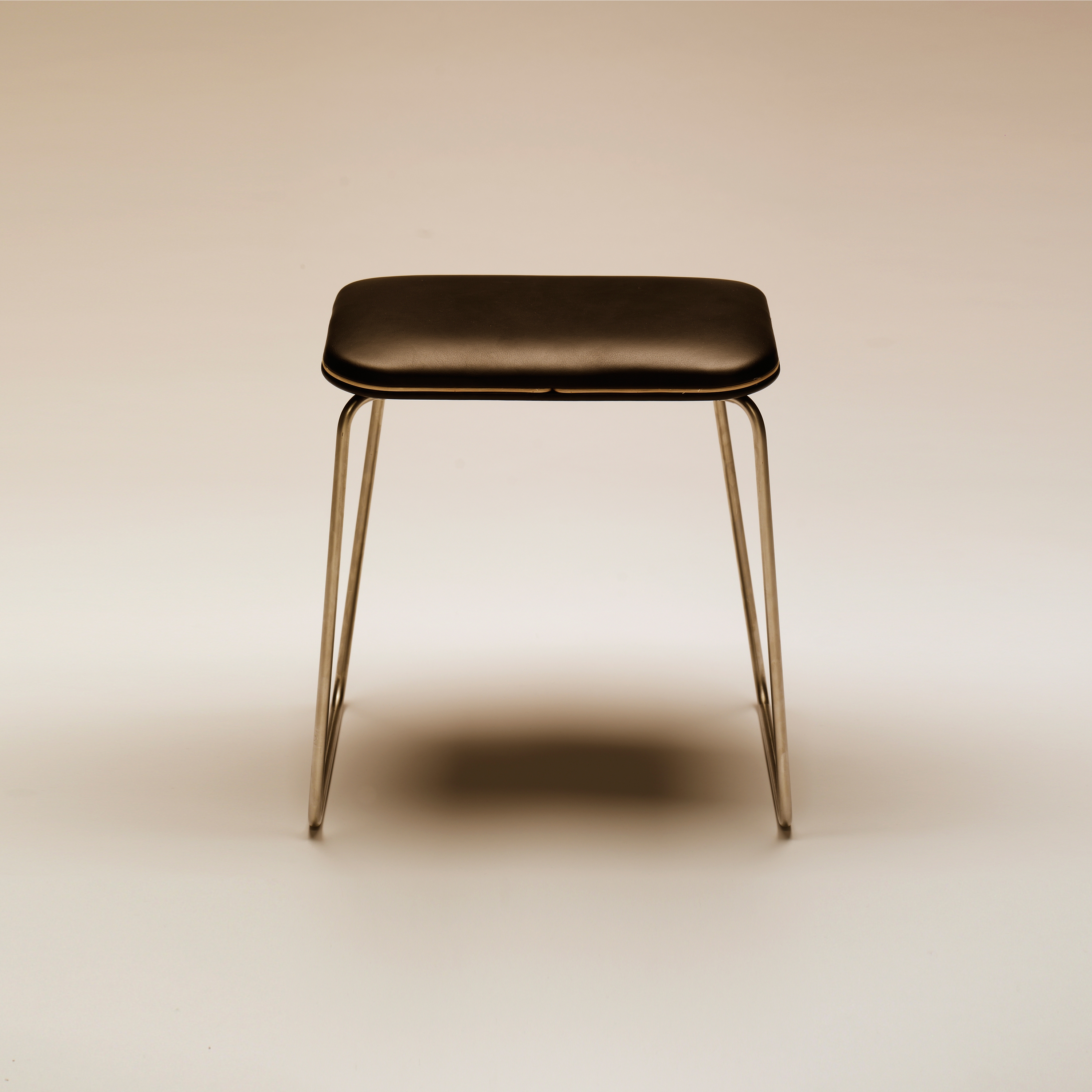 Mostrar el producto P.1 430 del fabricante PWH Furniture