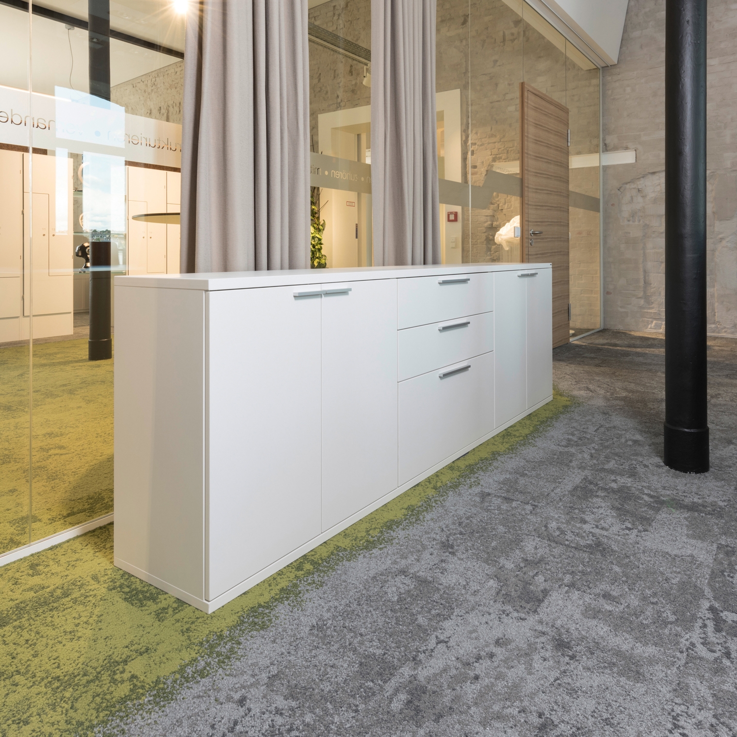 Mostra il prodotto iSCUBE Sideboard del produttore LEUWICO