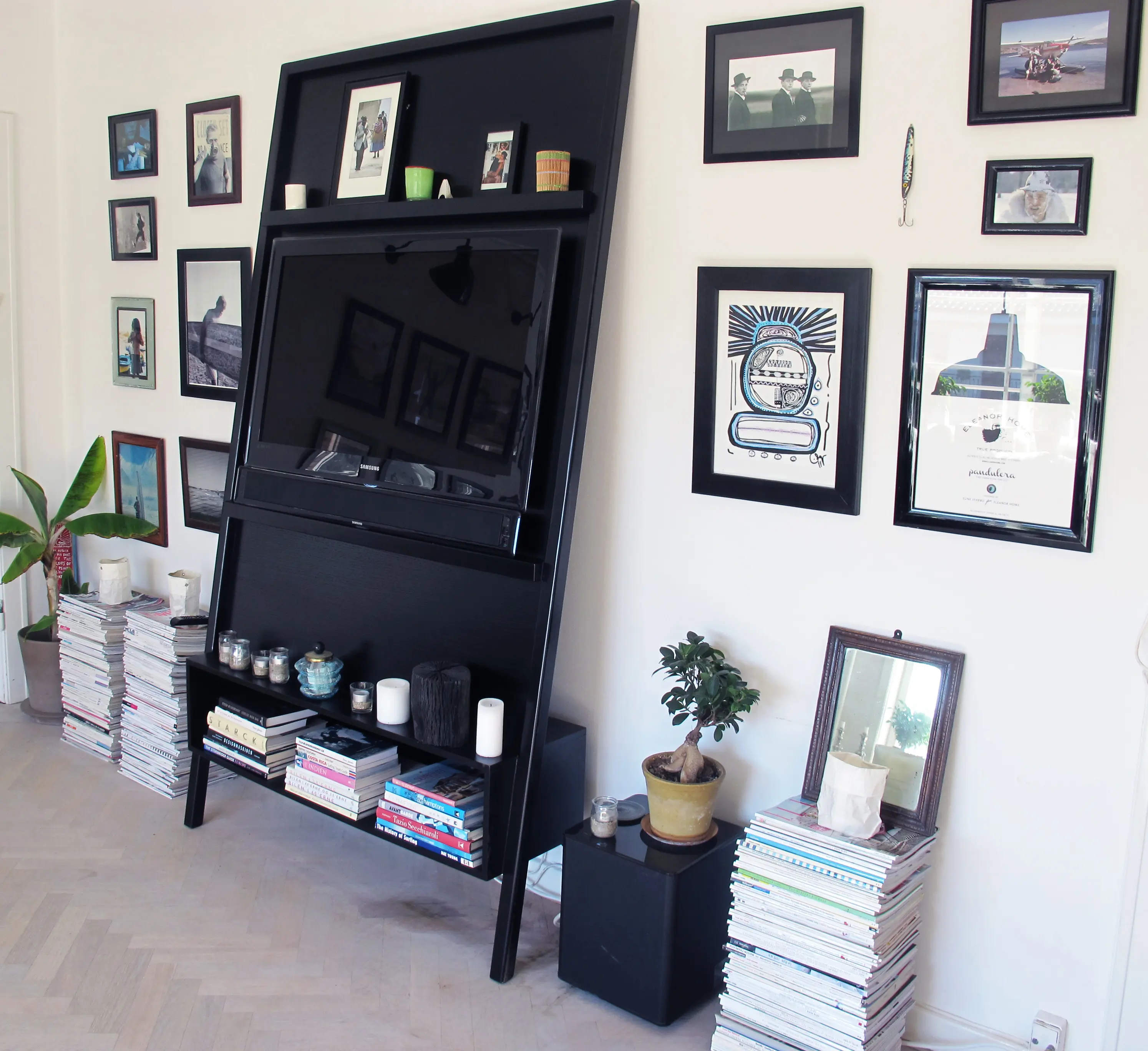 Eleanor Lighting - Wall stand