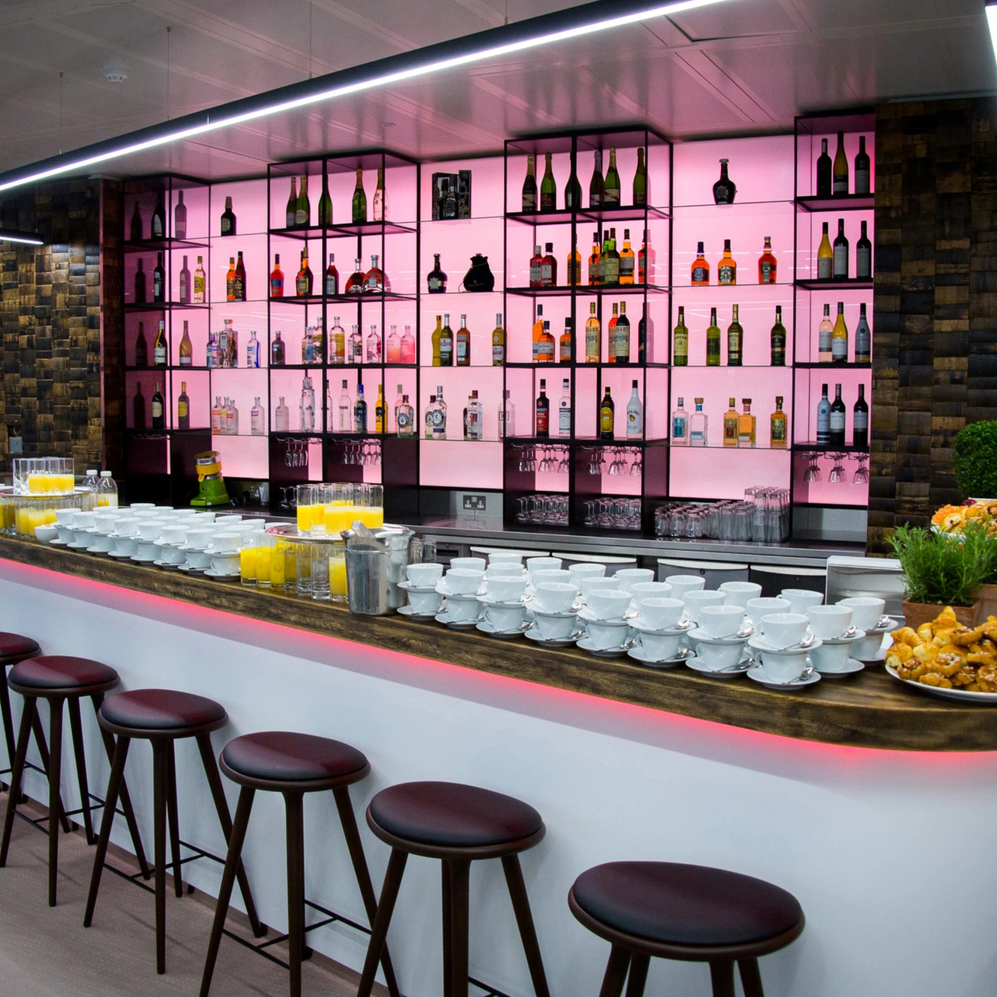 GRID HOTEL & RESTAURANT