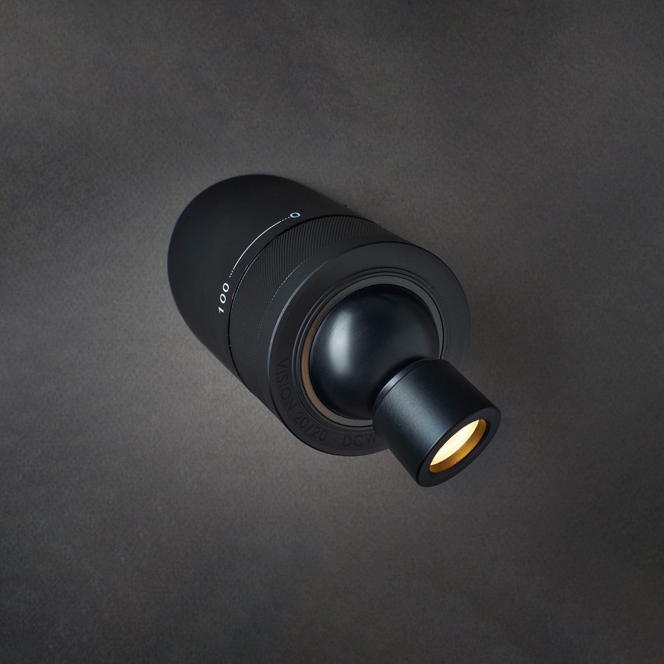 Mostra il prodotto VISION 20/20 SW del produttore DCW éditions