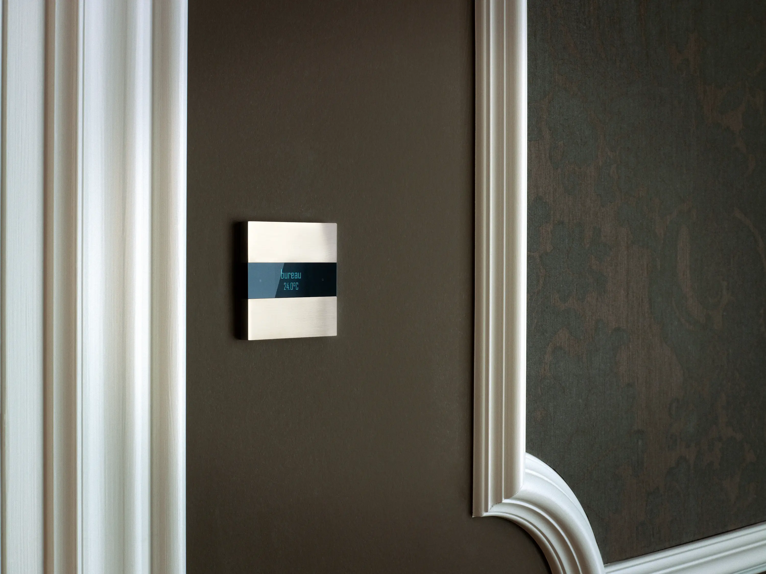 Basalte - Deseo intelligent thermostat - brushed brass