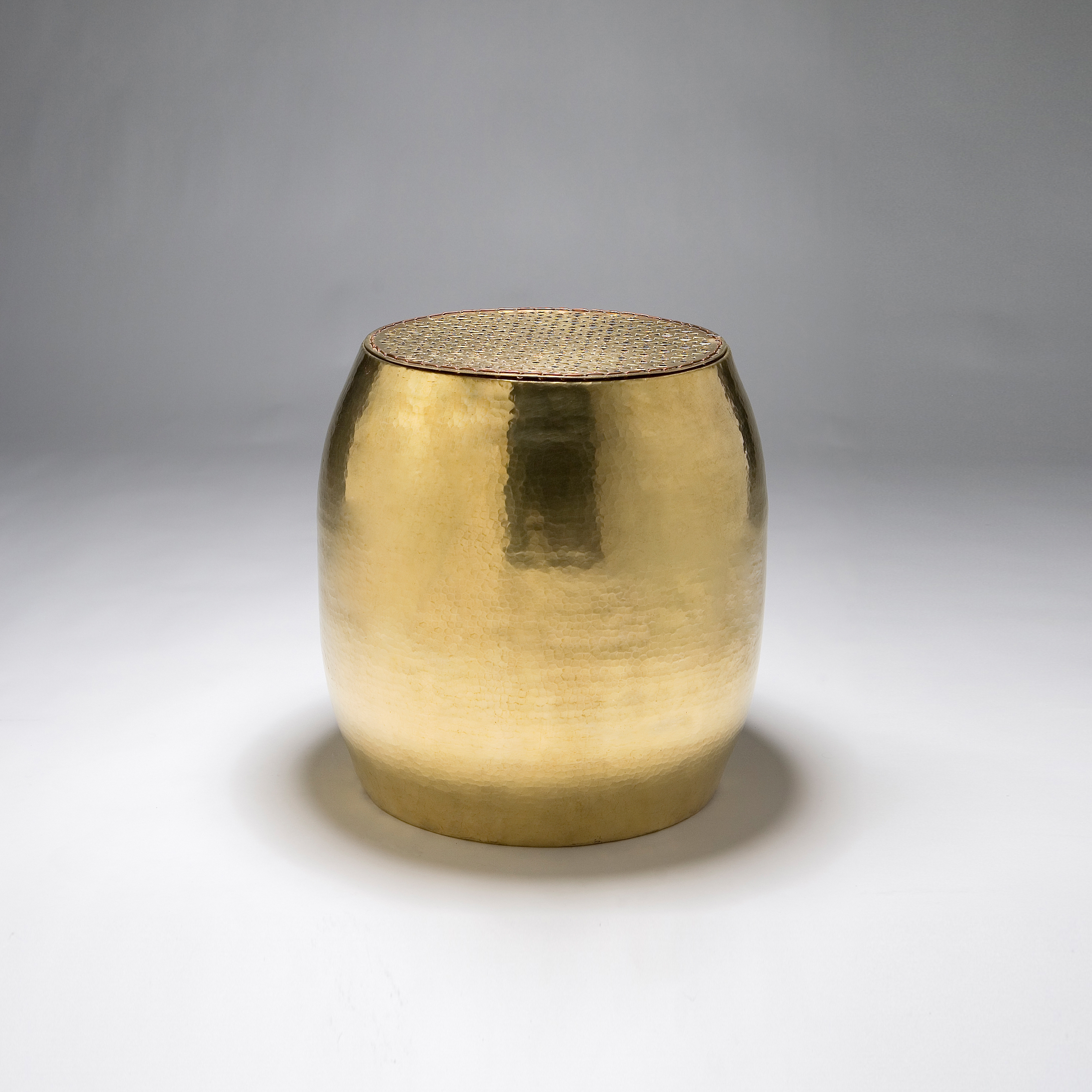 Afficher le produit Pouf stool | side table du fabricant Karen Chekerdjian
