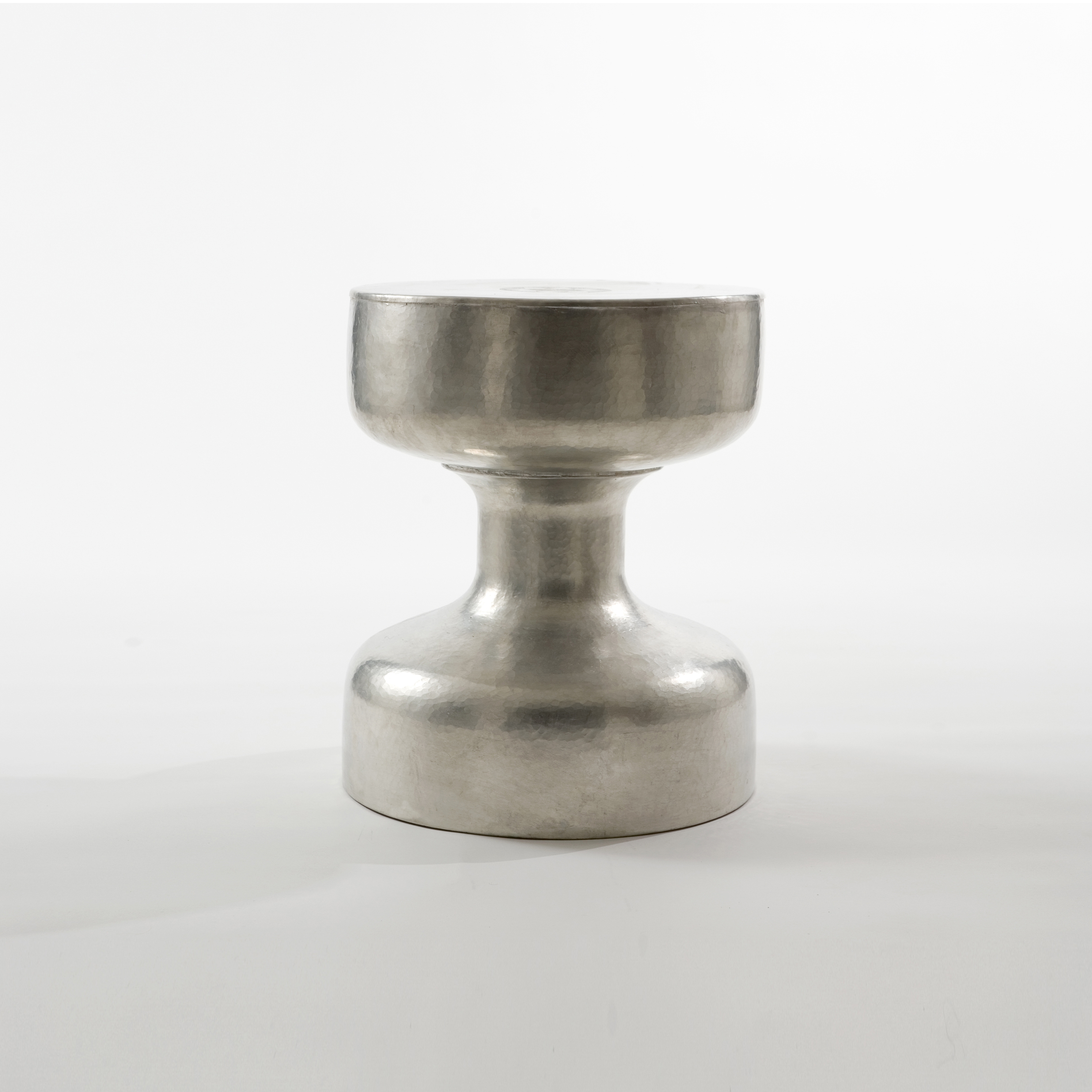 Afficher le produit Yoyo stool | side table du fabricant Karen Chekerdjian