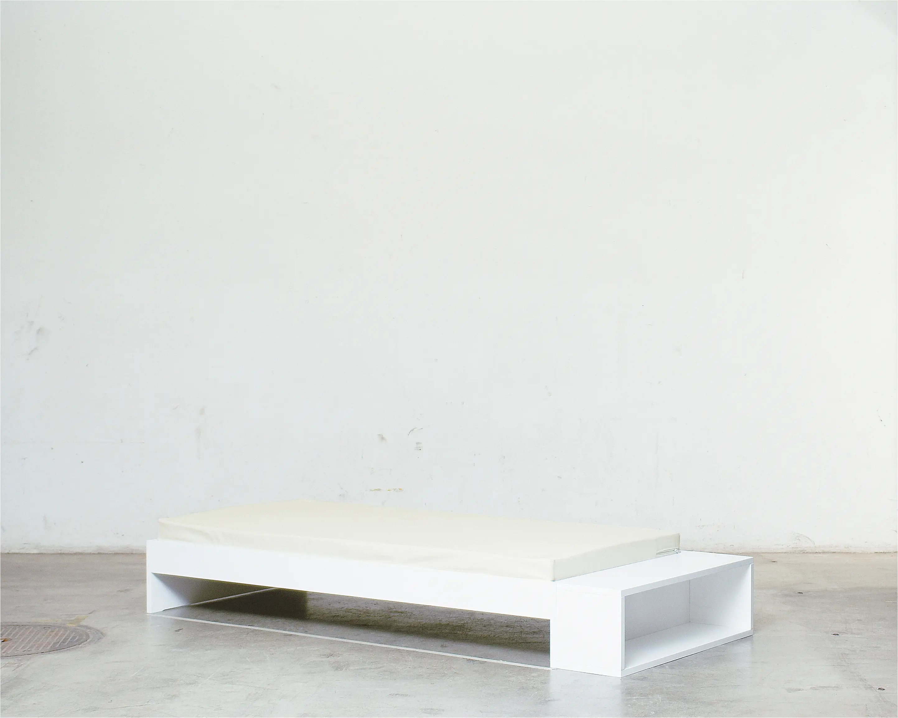 Minimöbl - Bed with bedside bench