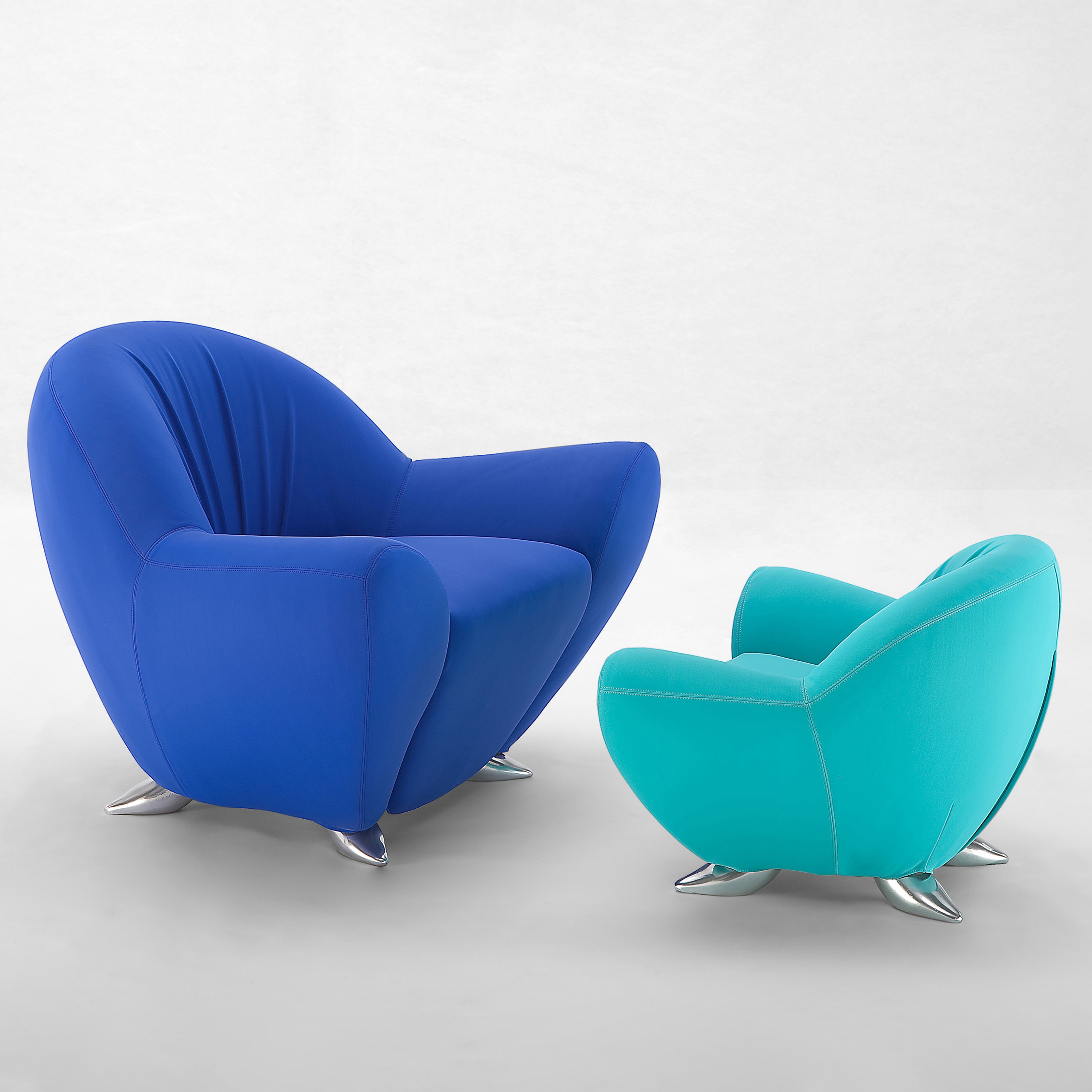ARMCHAIR WITH ARMRESTS