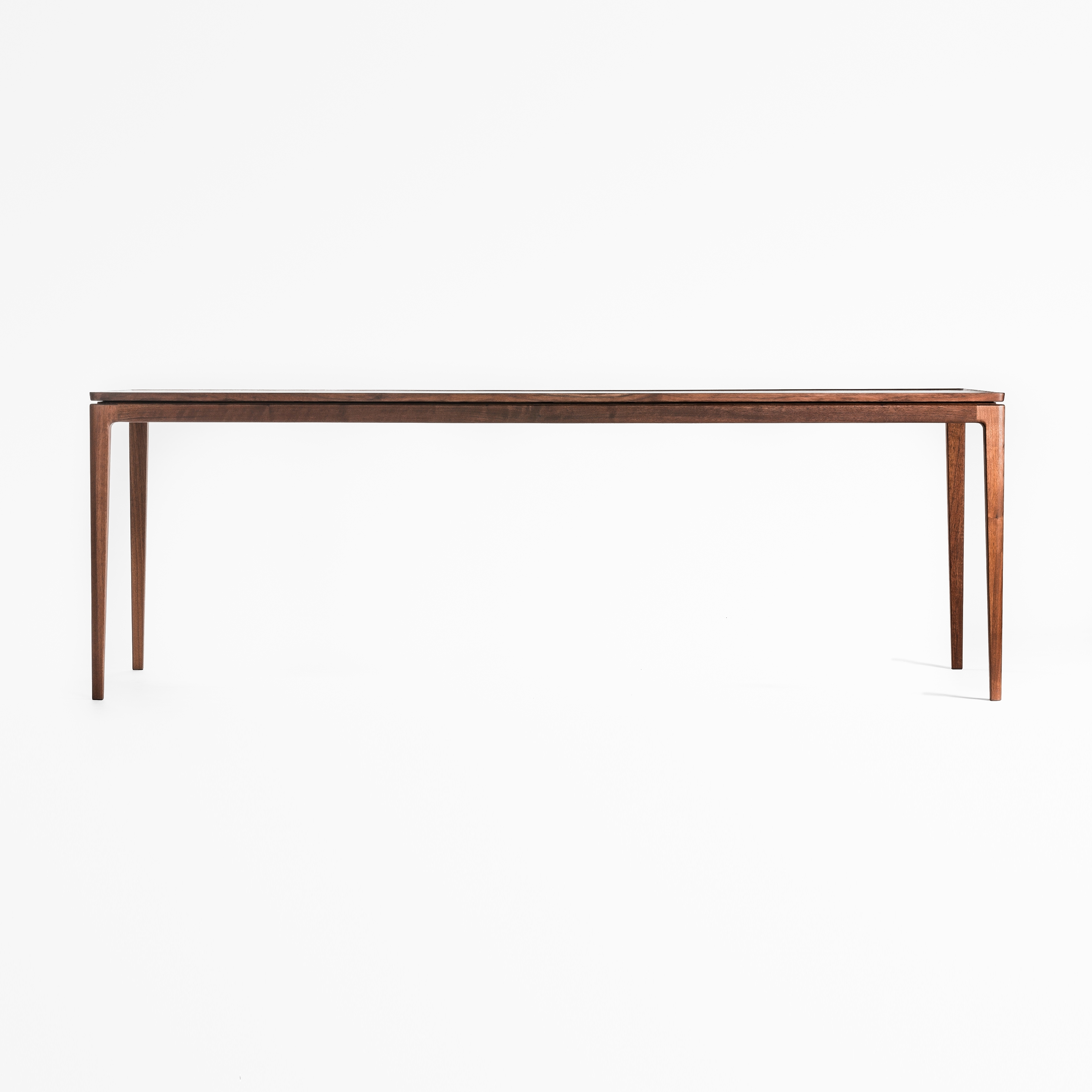 Afficher le produit Lotus moon dining table du fabricant Time & Style