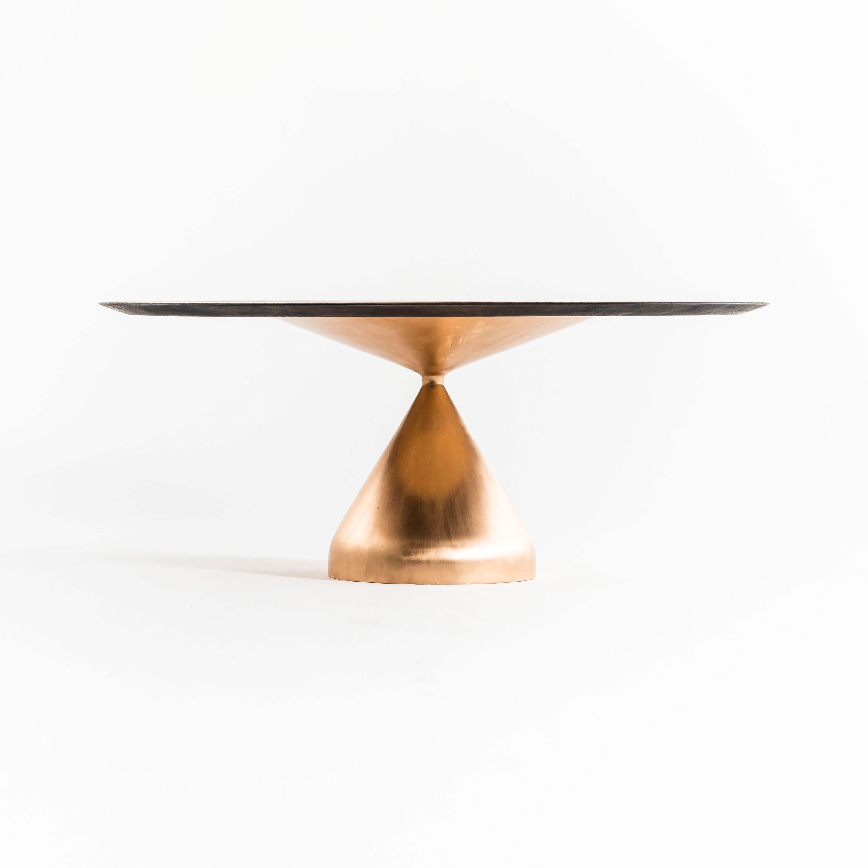 Afficher le produit Drop casting bronze table du fabricant Time & Style