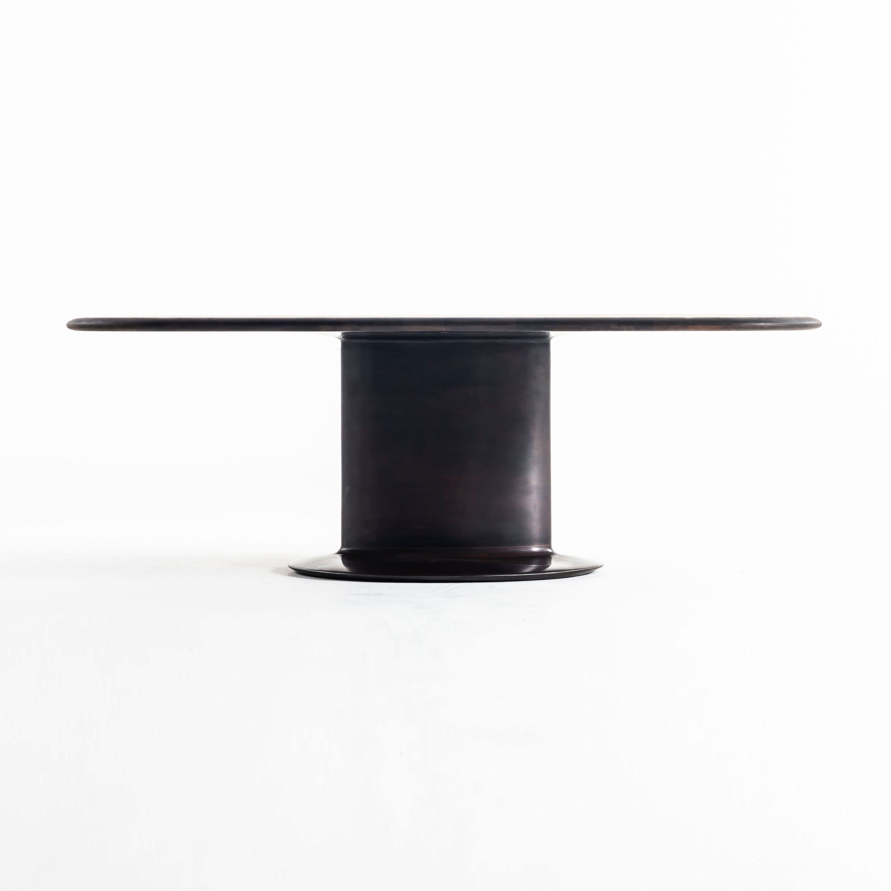 Afficher le produit Elliptical cylinder casting bronze table du fabricant Time & Style