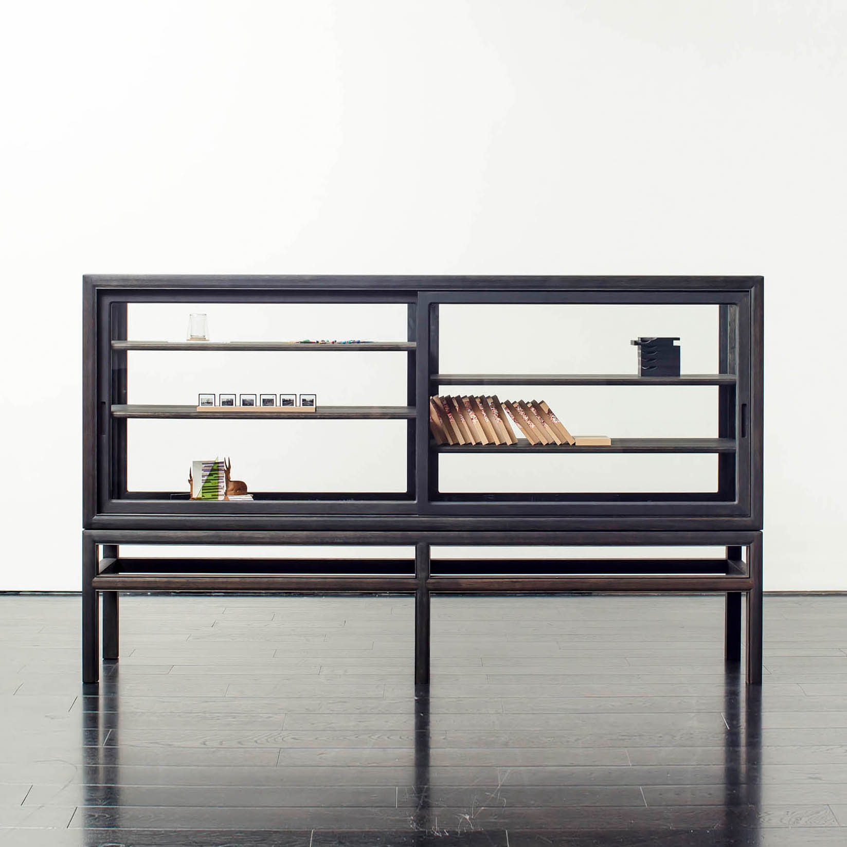 Mostra il prodotto Museum cabinet for private collection del produttore Time & Style