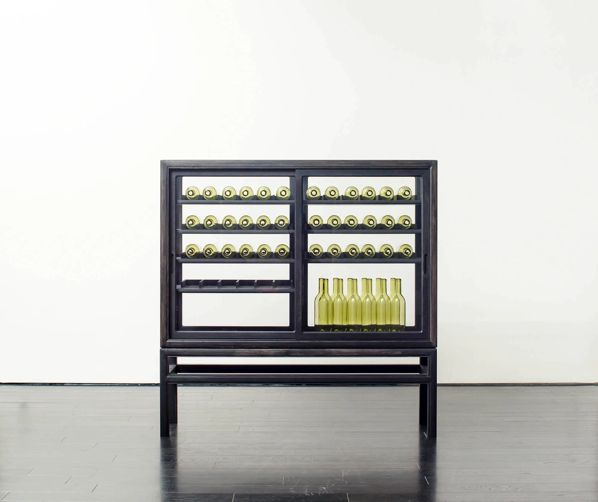 Time & Style - Museum cabinet for private collection